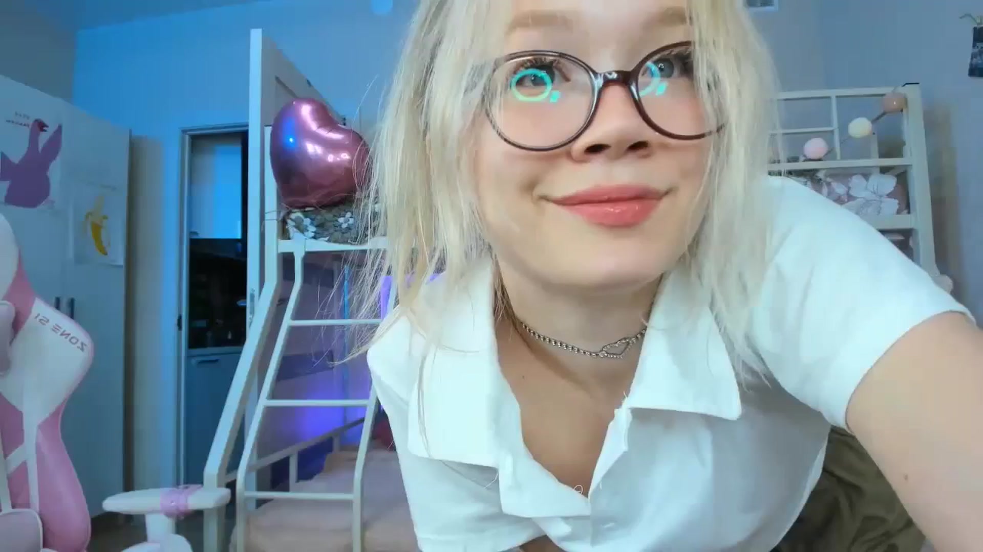 Gallery image thumbnail from Alice_Chery's myfreecams stream on, 03/20/2024, 09:30 image 20 of 20