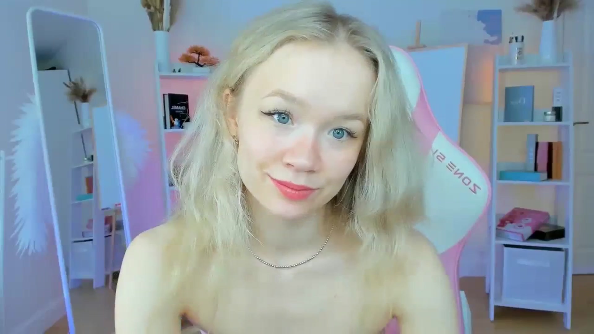 Gallery image thumbnail from Alice_Chery's myfreecams stream on, 03/31/2024, 09:28 image 5 of 20