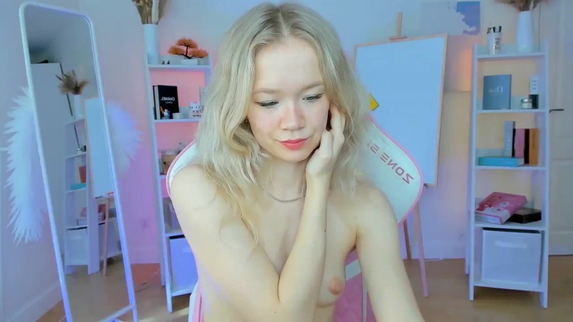 Gallery image thumbnail from Alice_Chery's myfreecams stream on, 03/31/2024, 09:28 image 18 of 20