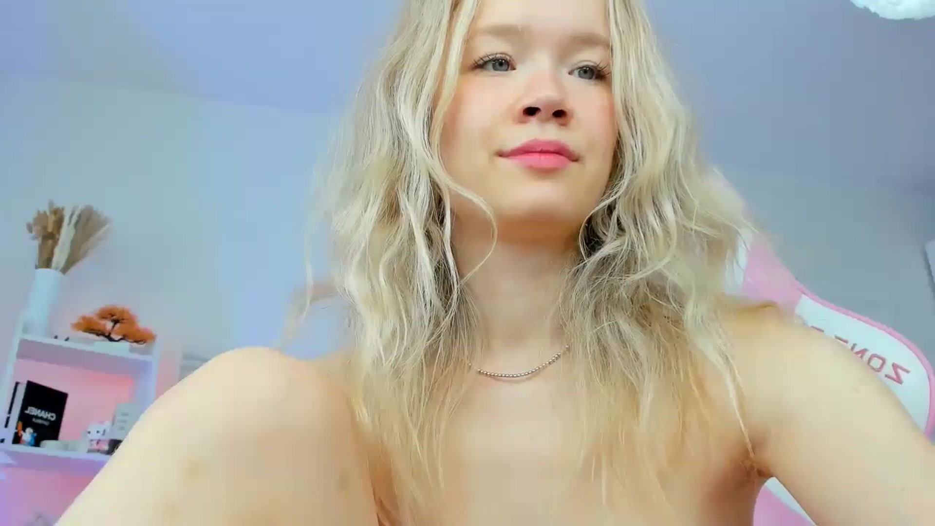 Gallery image thumbnail from Alice_Chery's myfreecams stream on, 04/01/2024, 11:31 image 2 of 20
