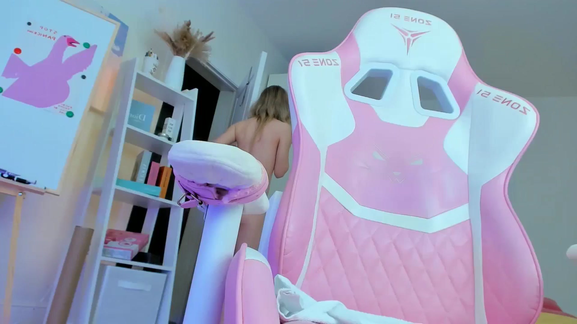 Gallery image thumbnail from Alice_Chery's myfreecams stream on, 04/01/2024, 11:31 image 15 of 20