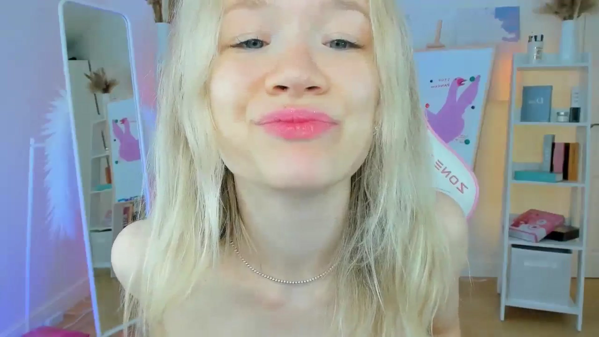 Gallery image thumbnail from Alice_Chery's myfreecams stream on, 04/05/2024, 11:54 image 15 of 20