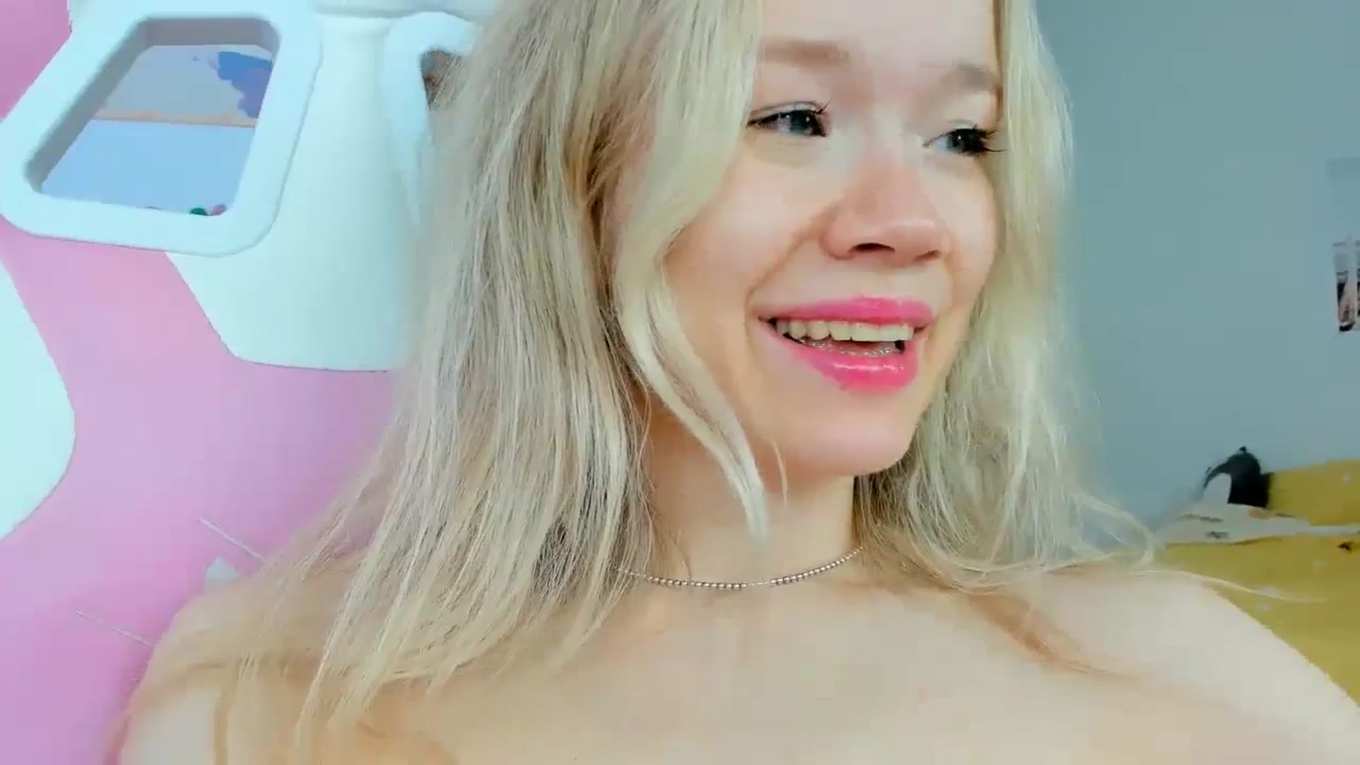 Gallery image thumbnail from Alice_Chery's myfreecams stream on, 04/05/2024, 11:54 image 20 of 20
