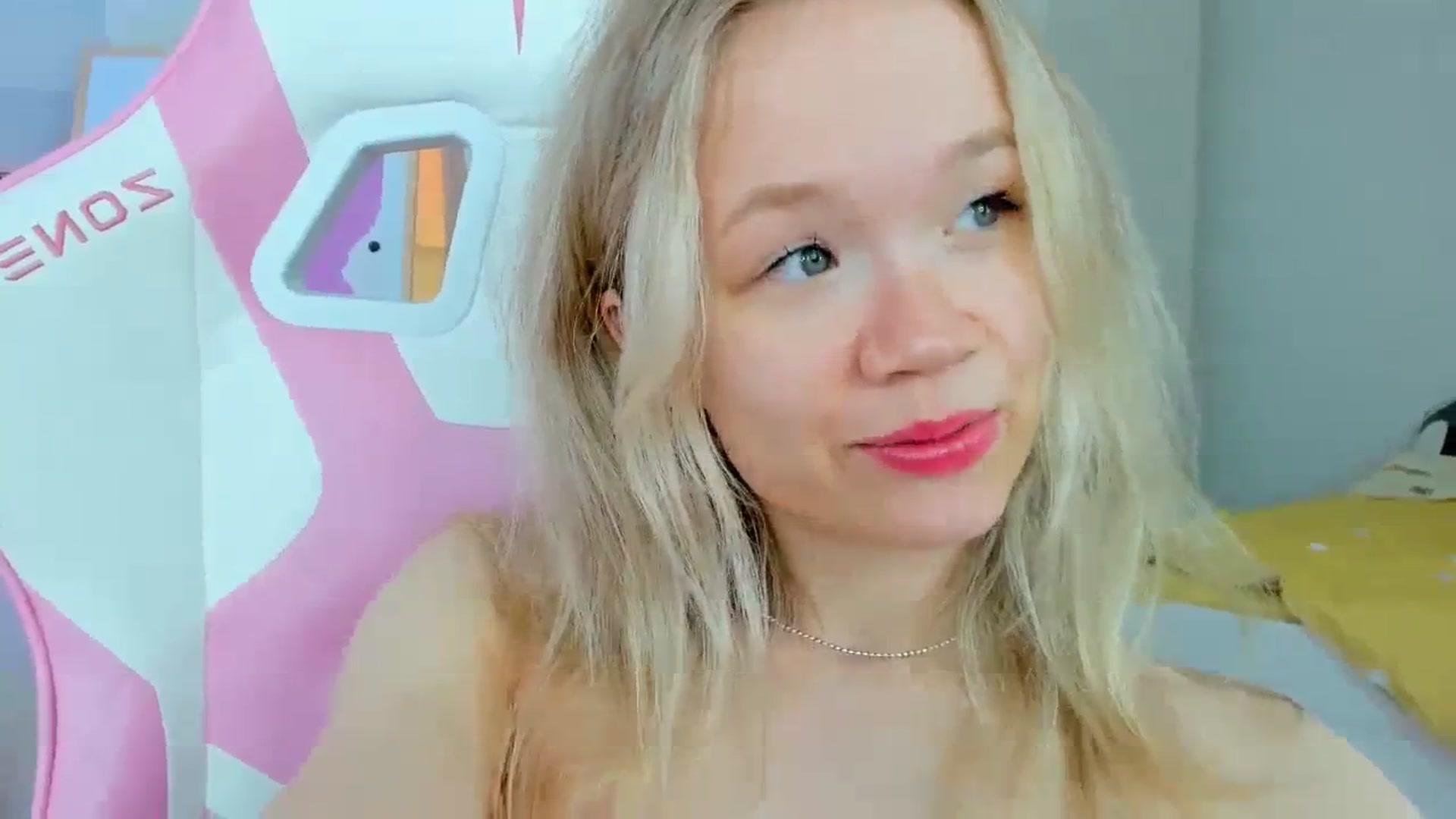 Gallery image thumbnail from Alice_Chery's myfreecams stream on, 04/05/2024, 11:54 image 17 of 20