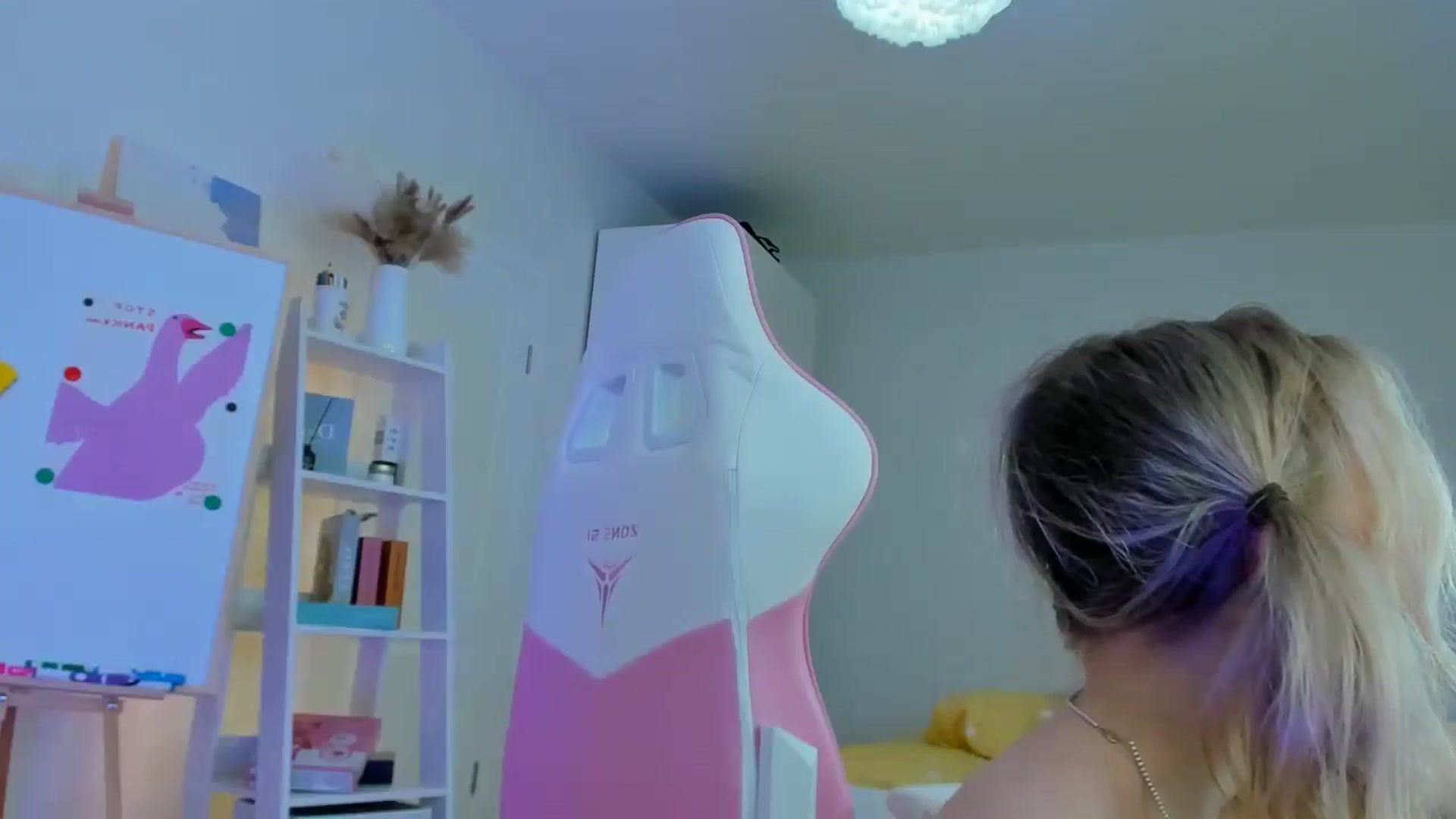 Gallery image thumbnail from Alice_Chery's myfreecams stream on, 04/06/2024, 10:10 image 14 of 20