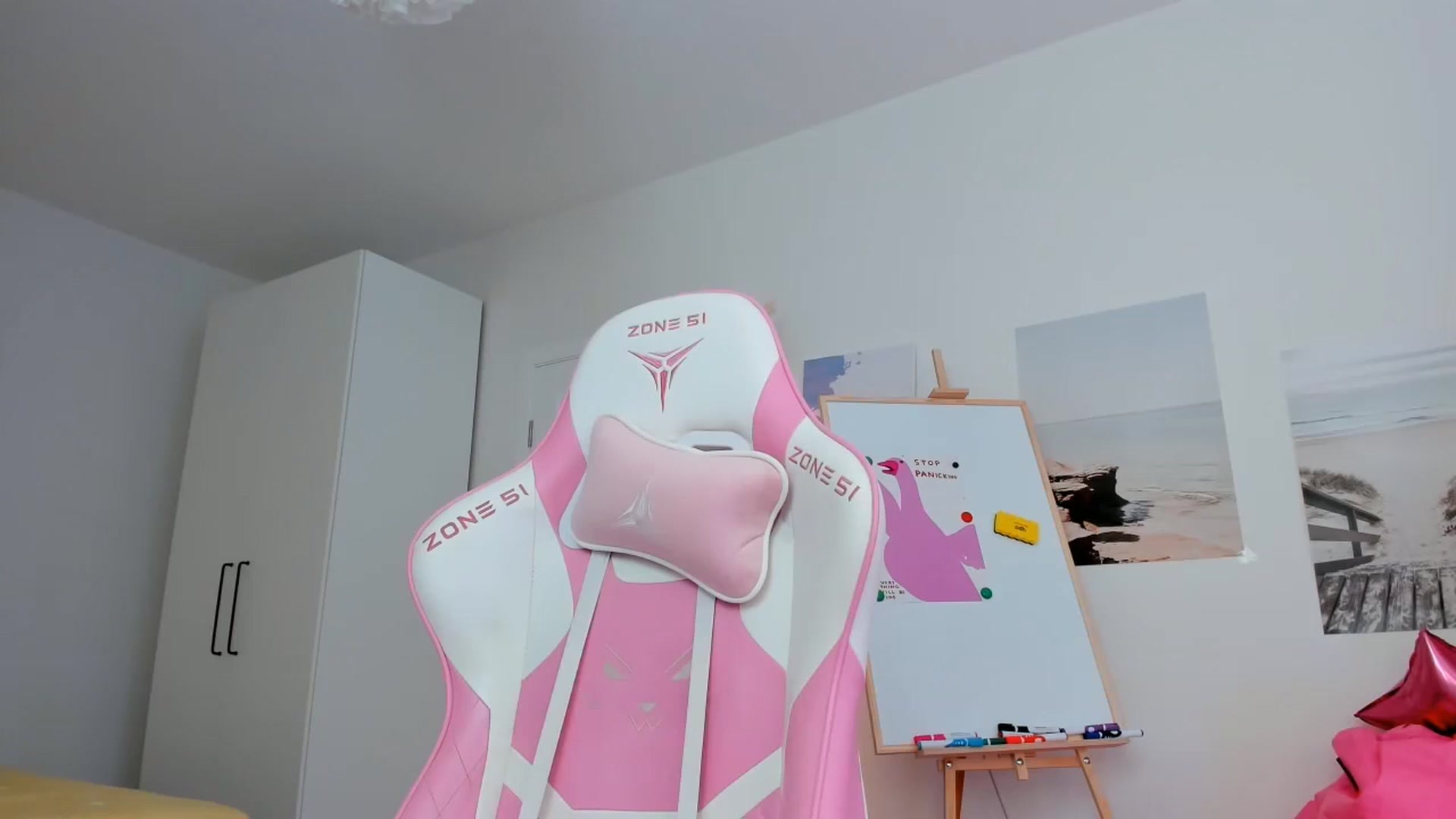 Gallery image thumbnail from Alice_Chery's myfreecams stream on, 04/28/2024, 11:26 image 17 of 20