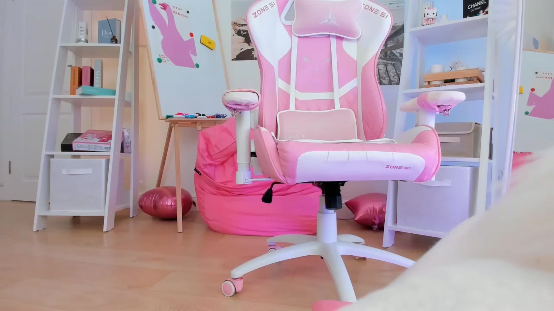Gallery image thumbnail from Alice_Chery's myfreecams stream on, 05/02/2024, 11:18 image 10 of 20