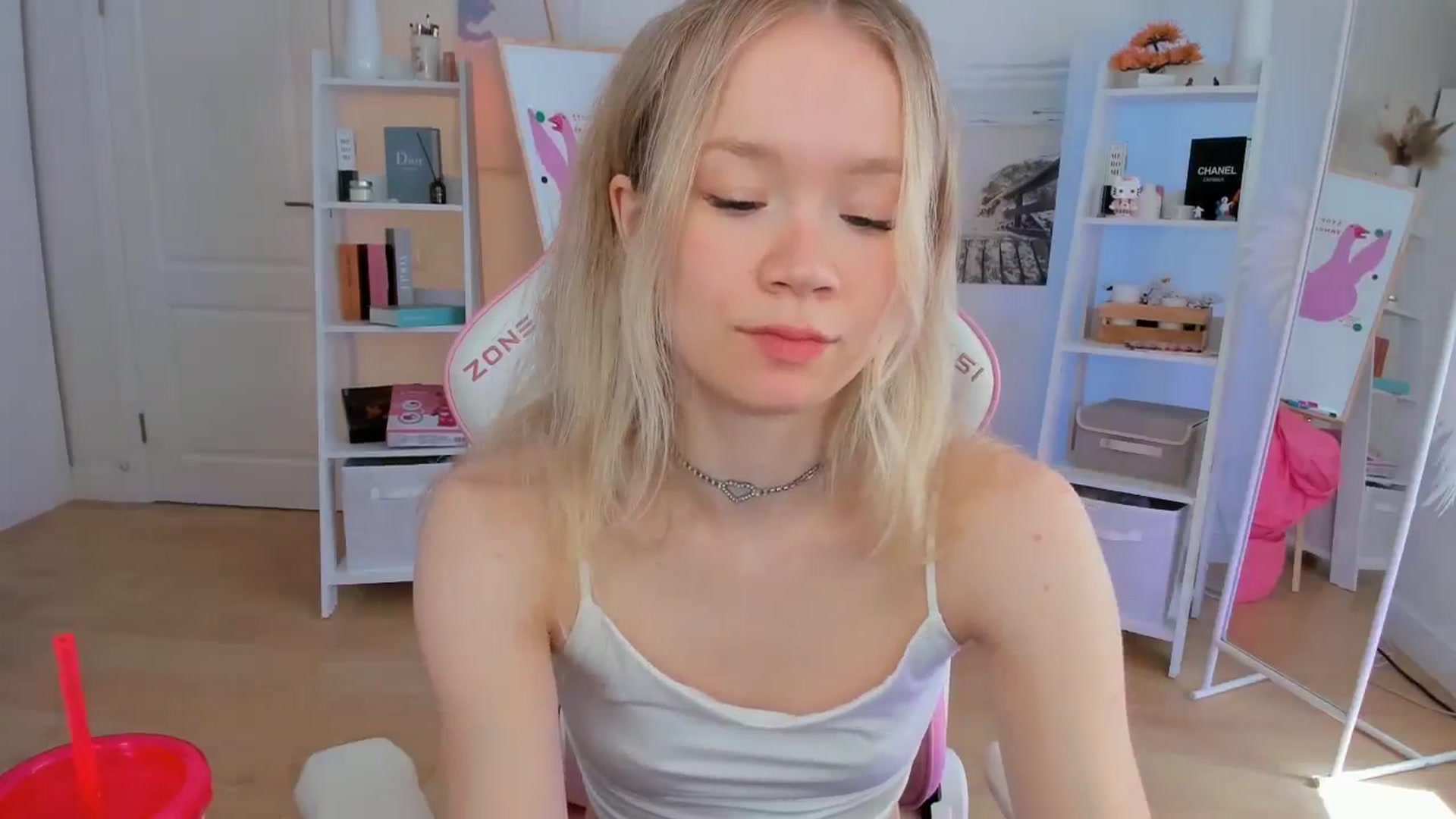 Gallery image thumbnail from Alice_Chery's myfreecams stream on, 05/02/2024, 11:18 image 3 of 20