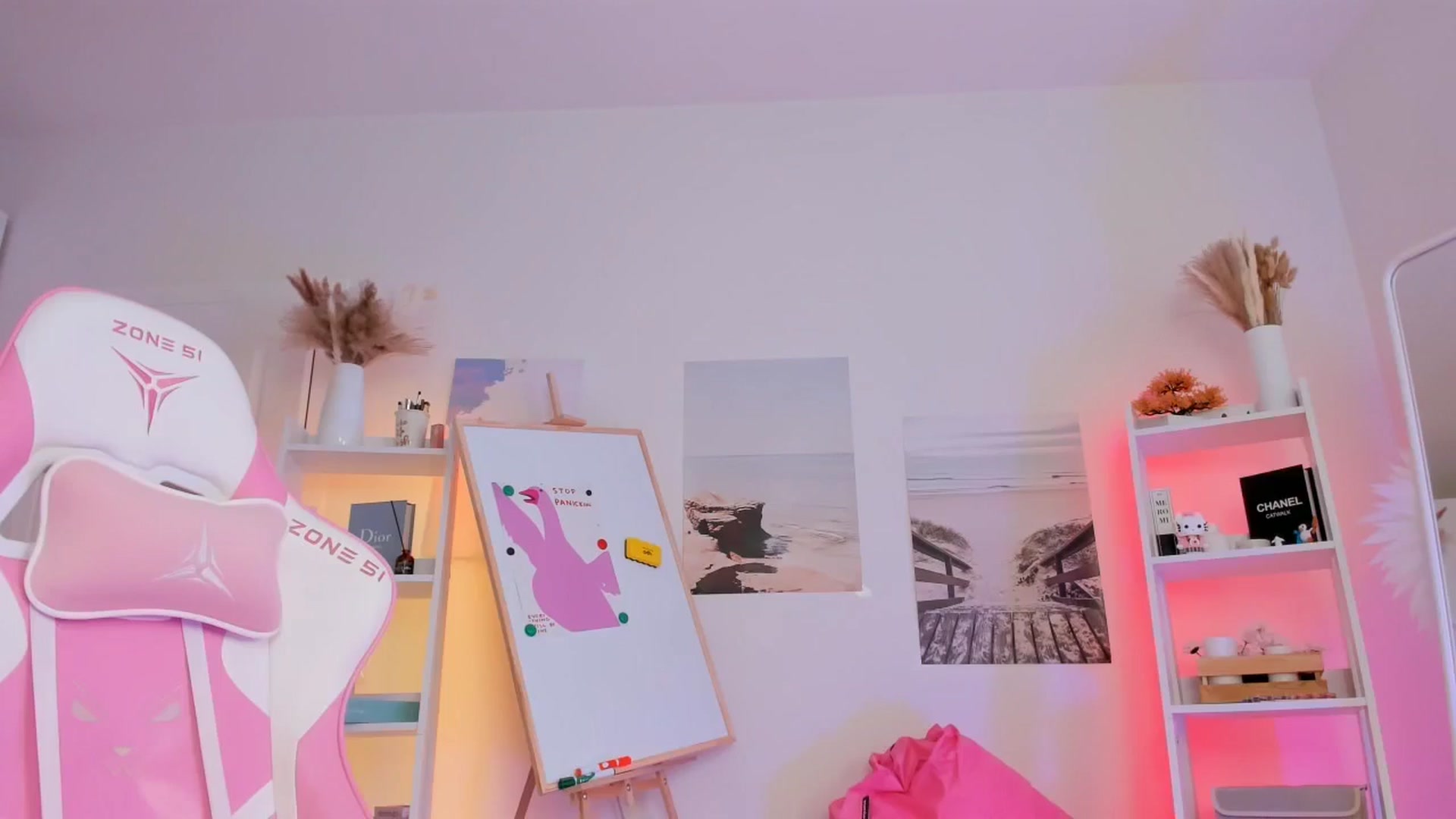 Gallery image thumbnail from Alice_Chery's myfreecams stream on, 05/03/2024, 10:55 image 3 of 20
