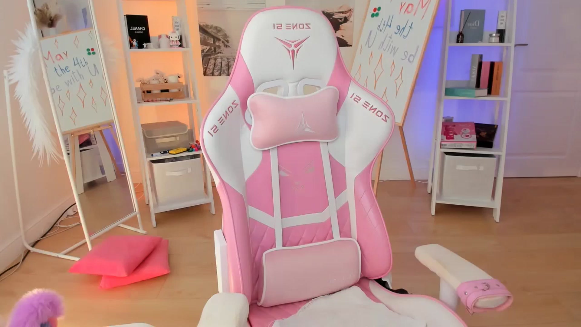 Gallery image thumbnail from Alice_Chery's myfreecams stream on, 05/04/2024, 10:50 image 16 of 20