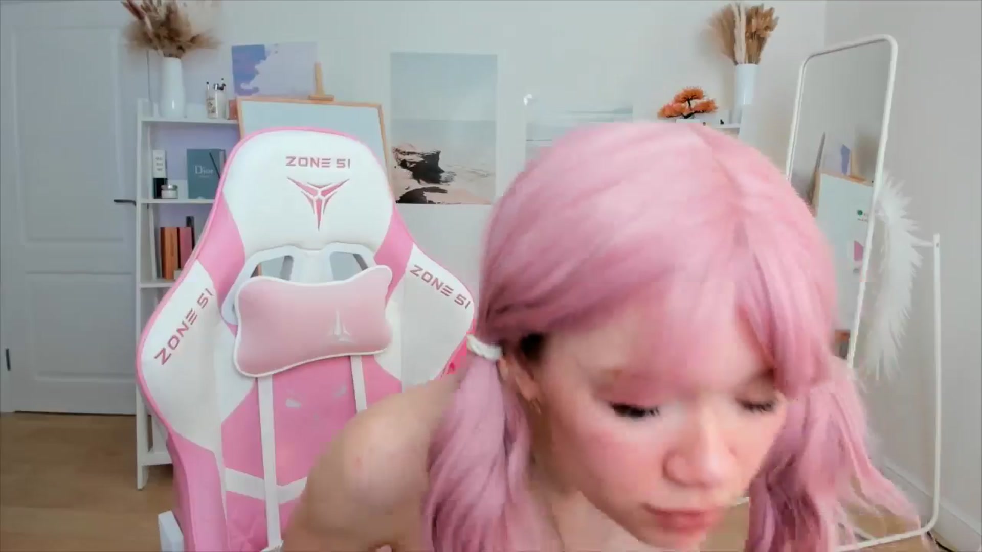 Gallery image thumbnail from Alice_Chery's myfreecams stream on, 05/09/2024, 11:31 image 19 of 20