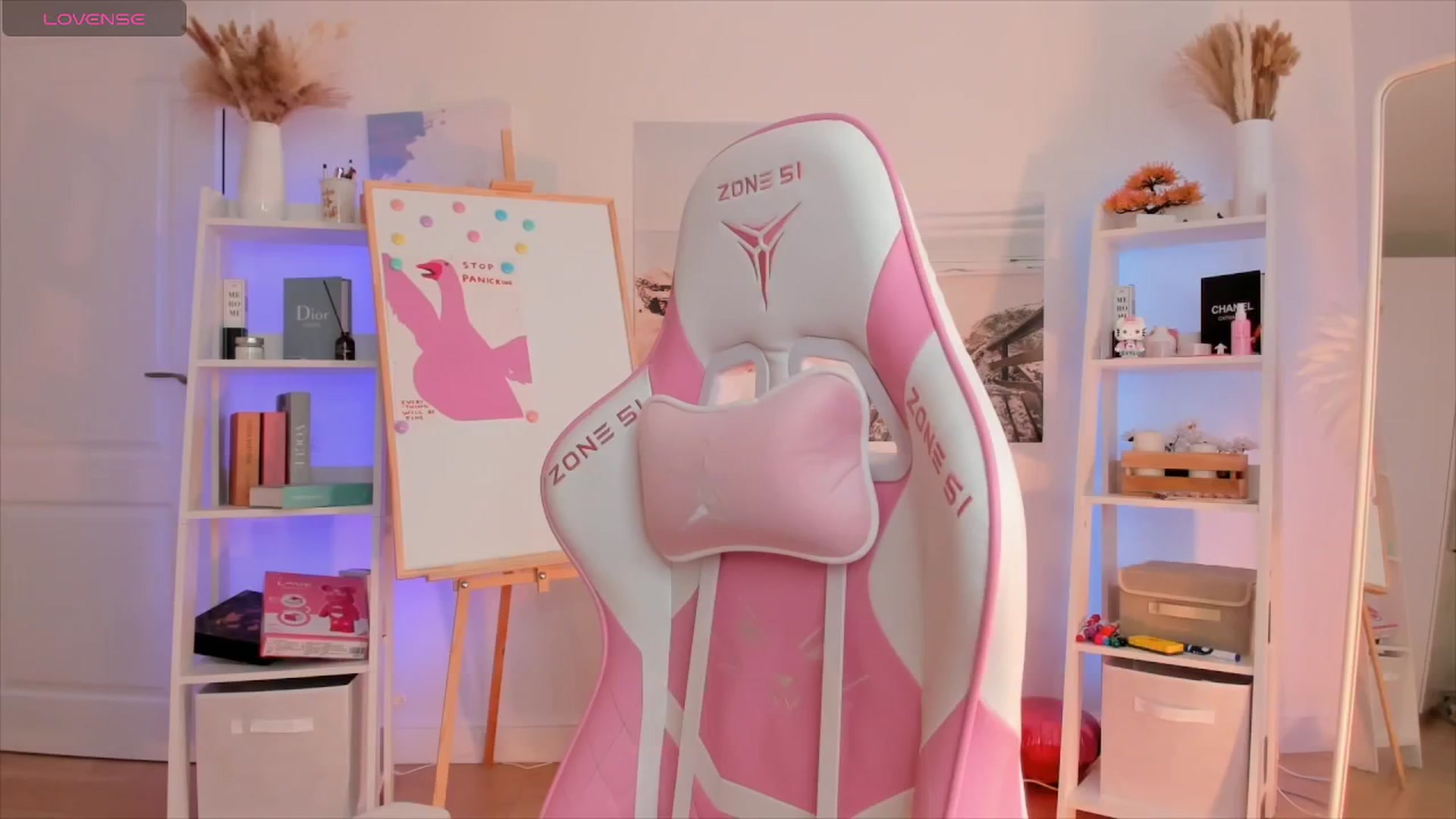 Gallery image thumbnail from Alice_Chery's myfreecams stream on, 05/11/2024, 09:36 image 3 of 20