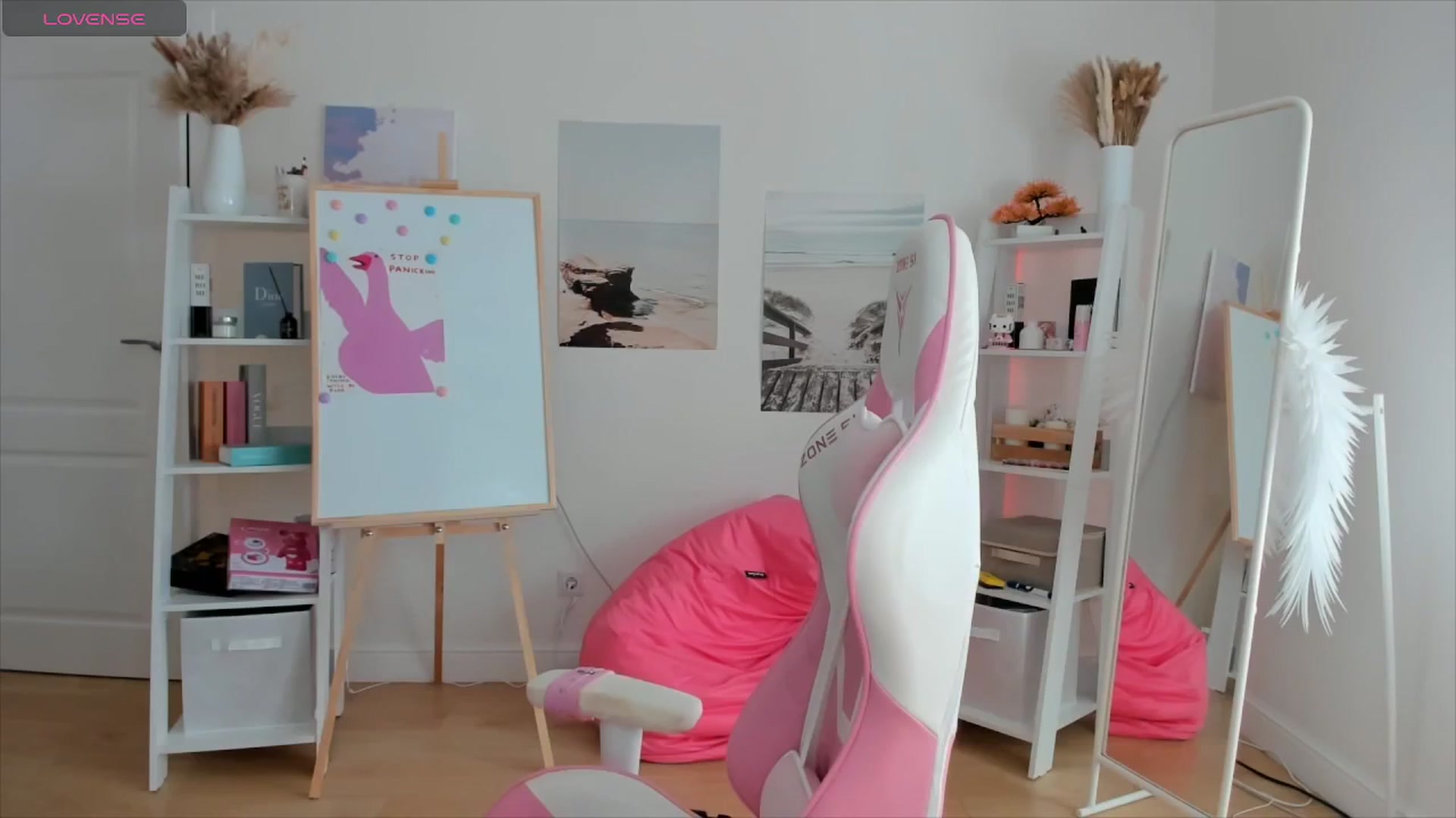 Gallery image thumbnail from Alice_Chery's myfreecams stream on, 05/18/2024, 09:48 image 2 of 20