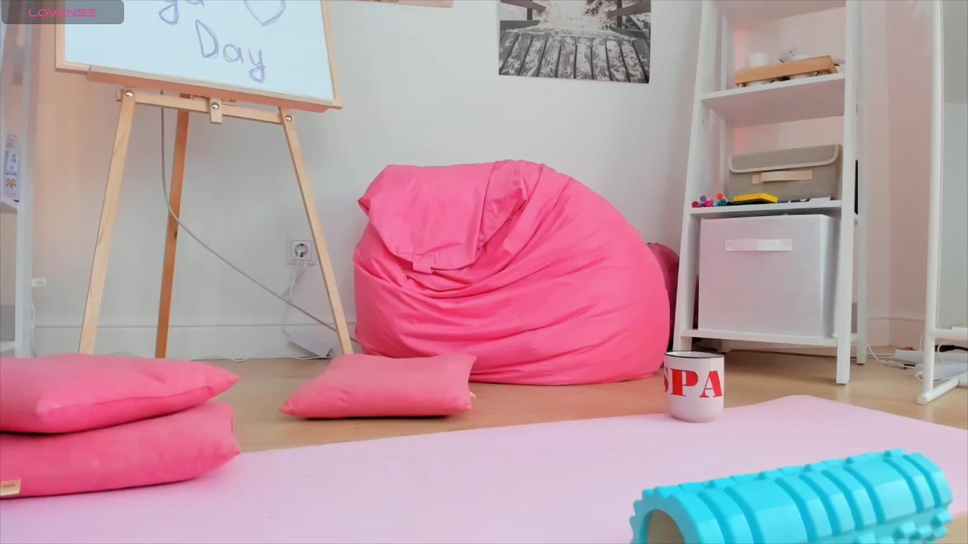 Gallery image thumbnail from Alice_Chery's myfreecams stream on, 05/22/2024, 10:10 image 1 of 20
