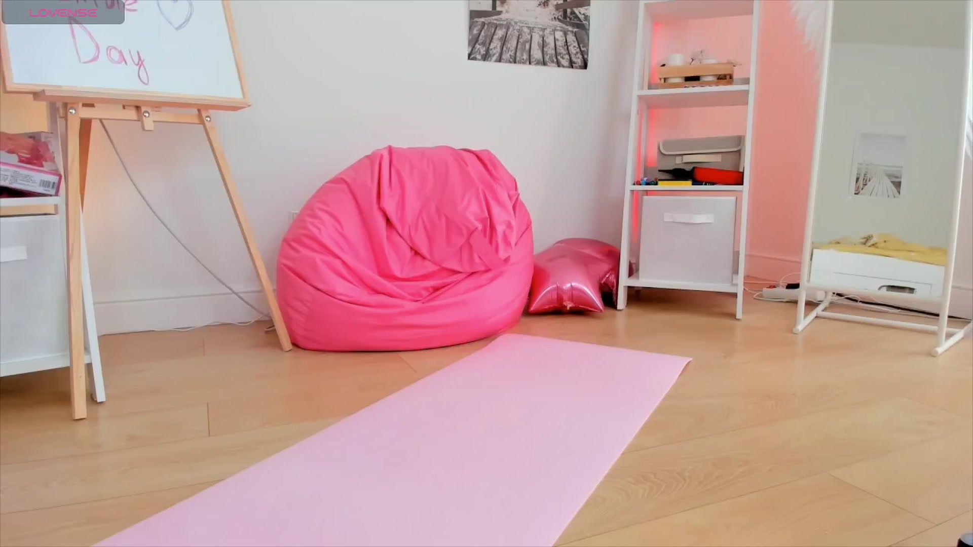 Gallery image thumbnail from Alice_Chery's myfreecams stream on, 06/05/2024, 09:02 image 8 of 20