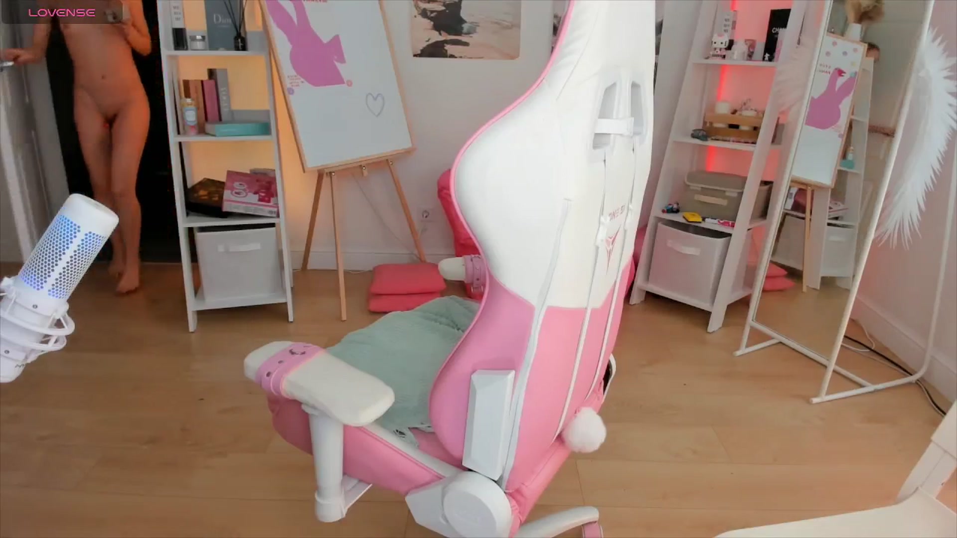Gallery image thumbnail from Alice_Chery's myfreecams stream on, 06/17/2024, 09:35 image 19 of 20