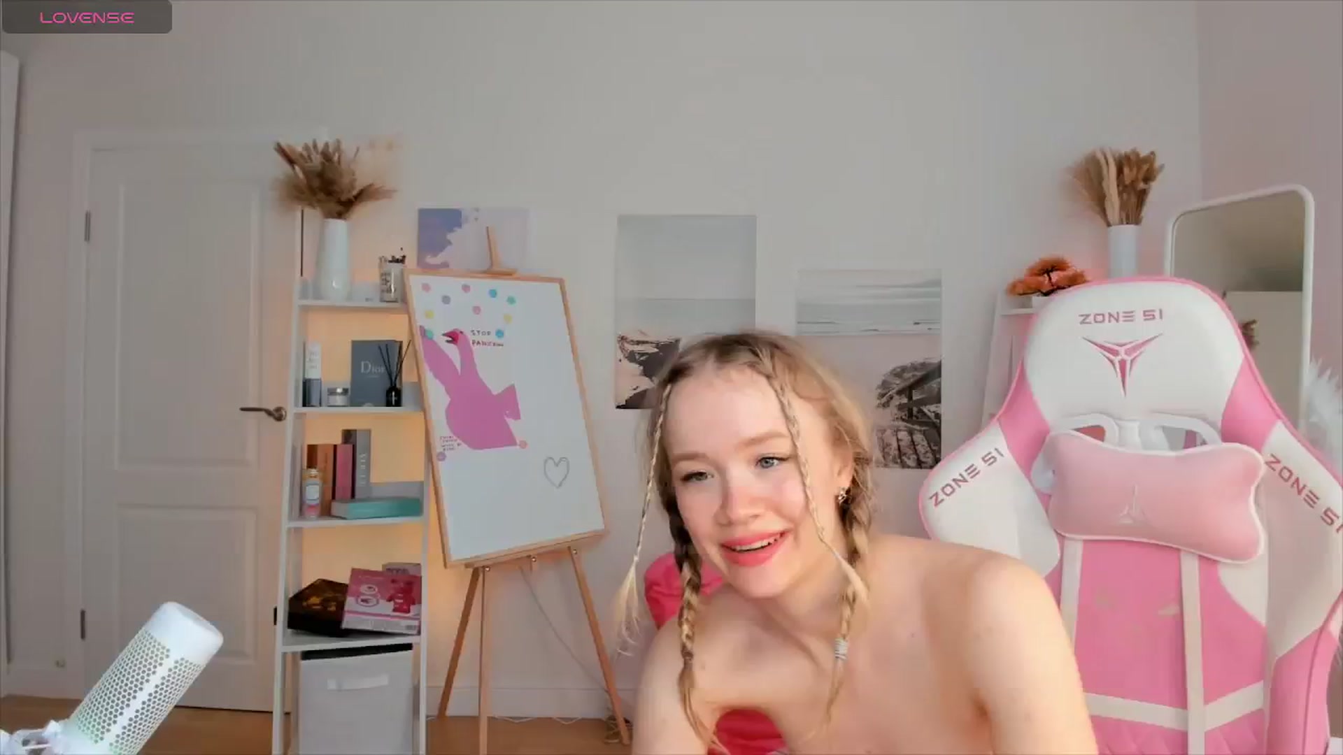 Gallery image thumbnail from Alice_Chery's myfreecams stream on, 06/17/2024, 11:28 image 6 of 20