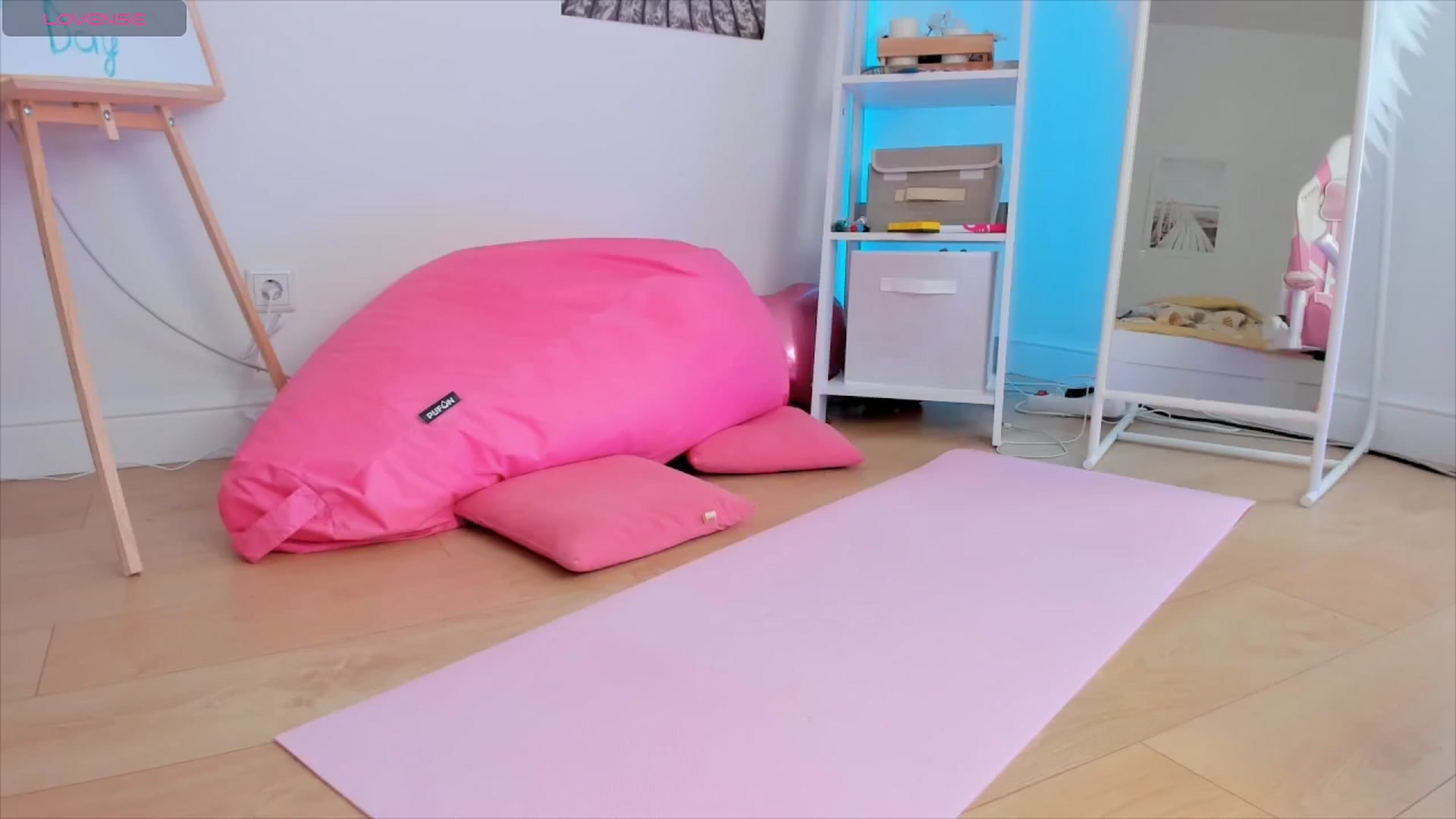 Gallery image thumbnail from Alice_Chery's myfreecams stream on, 06/19/2024, 09:12 image 17 of 20