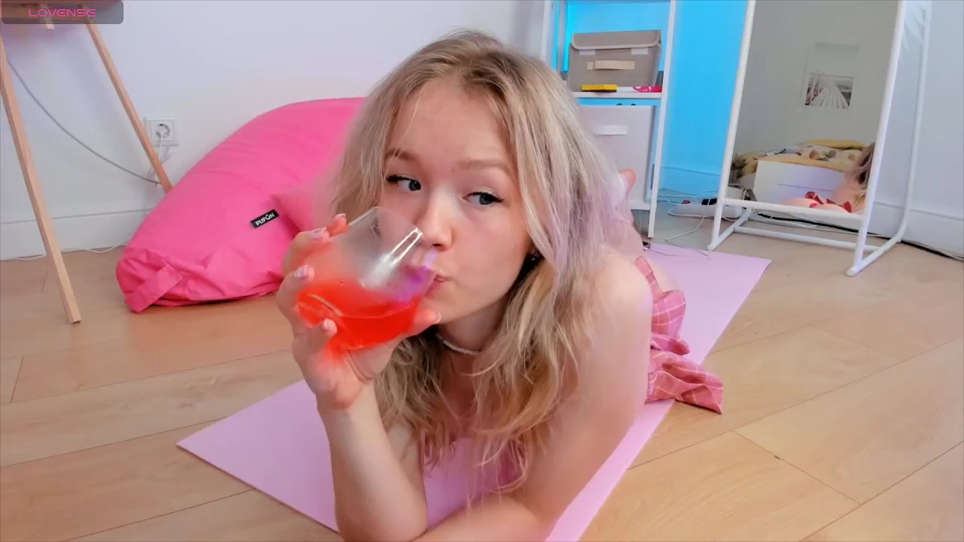 Gallery image thumbnail from Alice_Chery's myfreecams stream on, 06/19/2024, 10:54 image 9 of 20