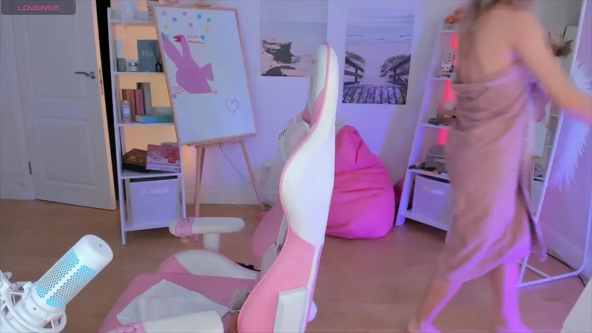 Gallery image thumbnail from Alice_Chery's myfreecams stream on, 06/20/2024, 11:47 image 1 of 20