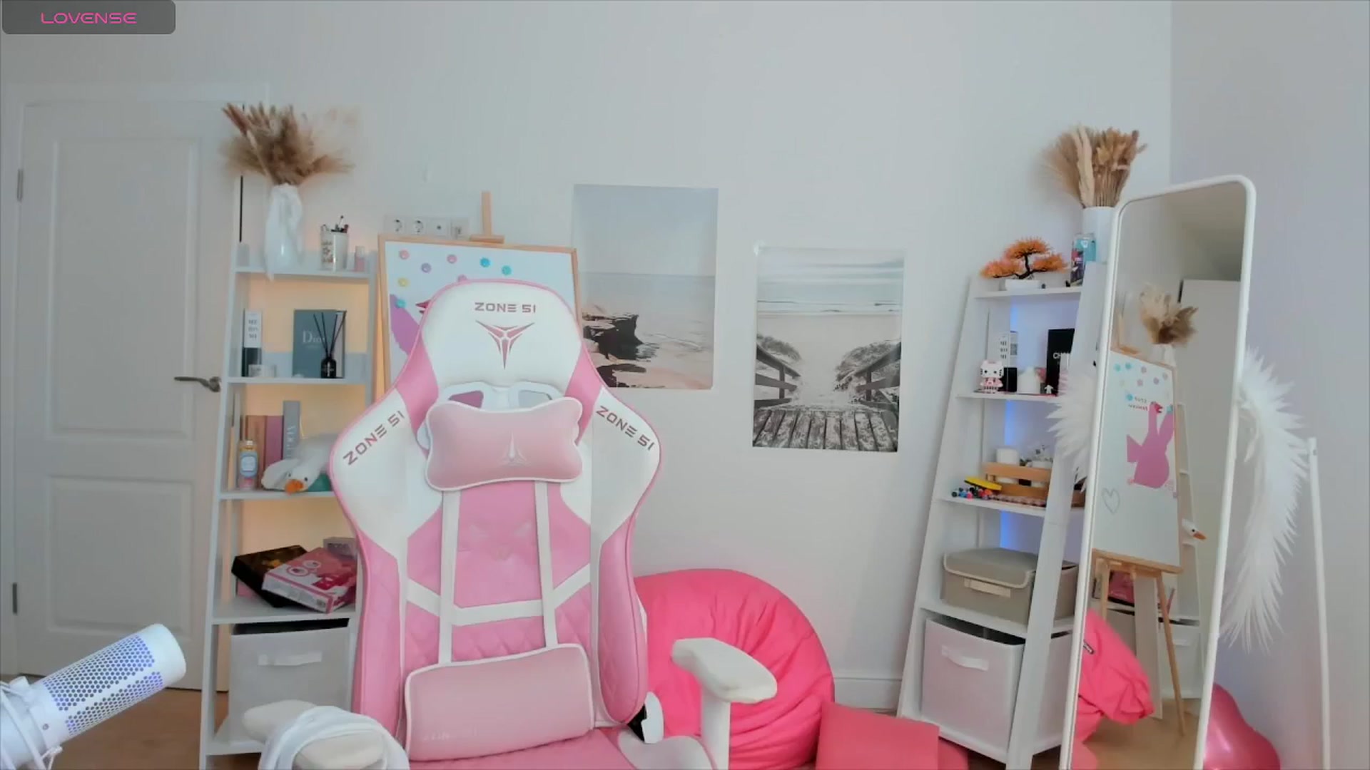 Gallery image thumbnail from Alice_Chery's myfreecams stream on, 06/30/2024, 11:19 image 16 of 20