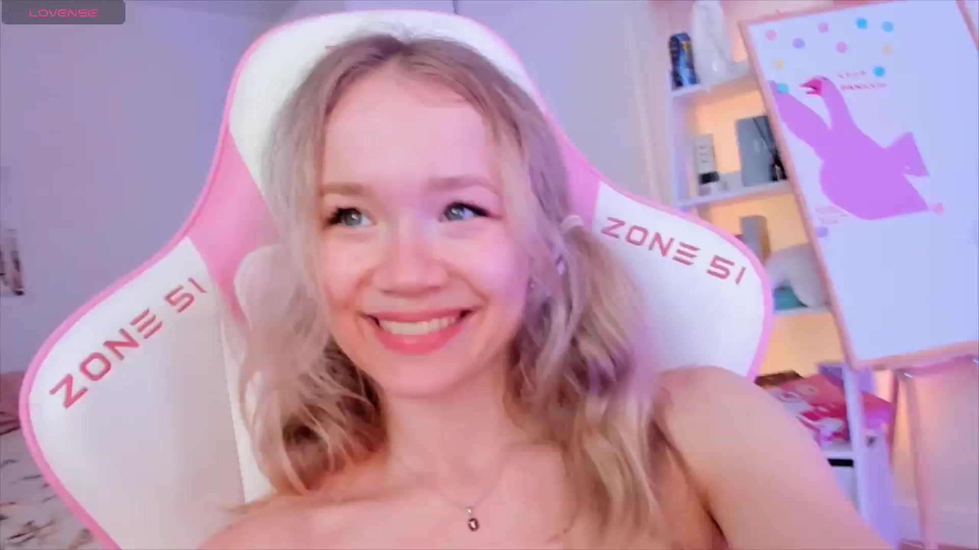 Gallery image thumbnail from Alice_Chery's myfreecams stream on, 08/15/2024, 10:48 image 4 of 20