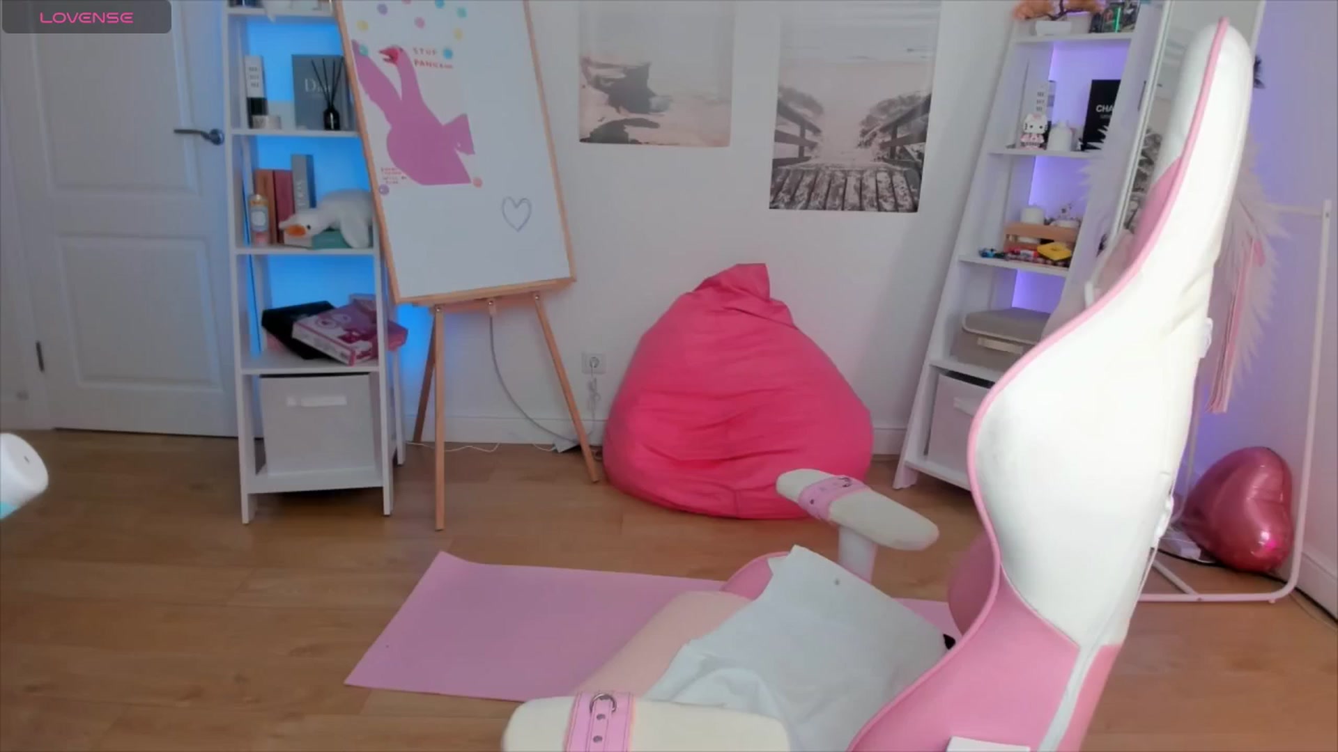 Gallery image thumbnail from Alice_Chery's myfreecams stream on, 09/02/2024, 11:25 image 15 of 20