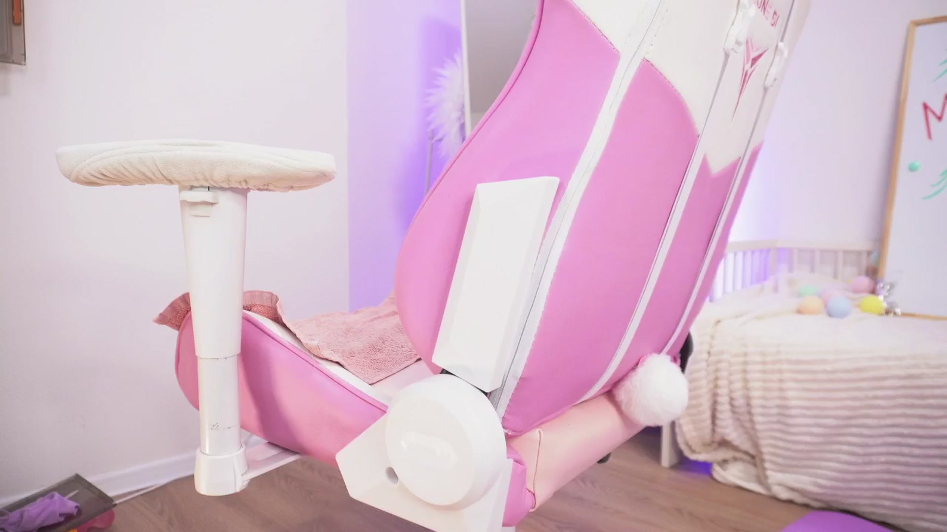 Gallery image thumbnail from Alice_Chery's myfreecams stream on, 12/27/2024, 11:27 image 9 of 20