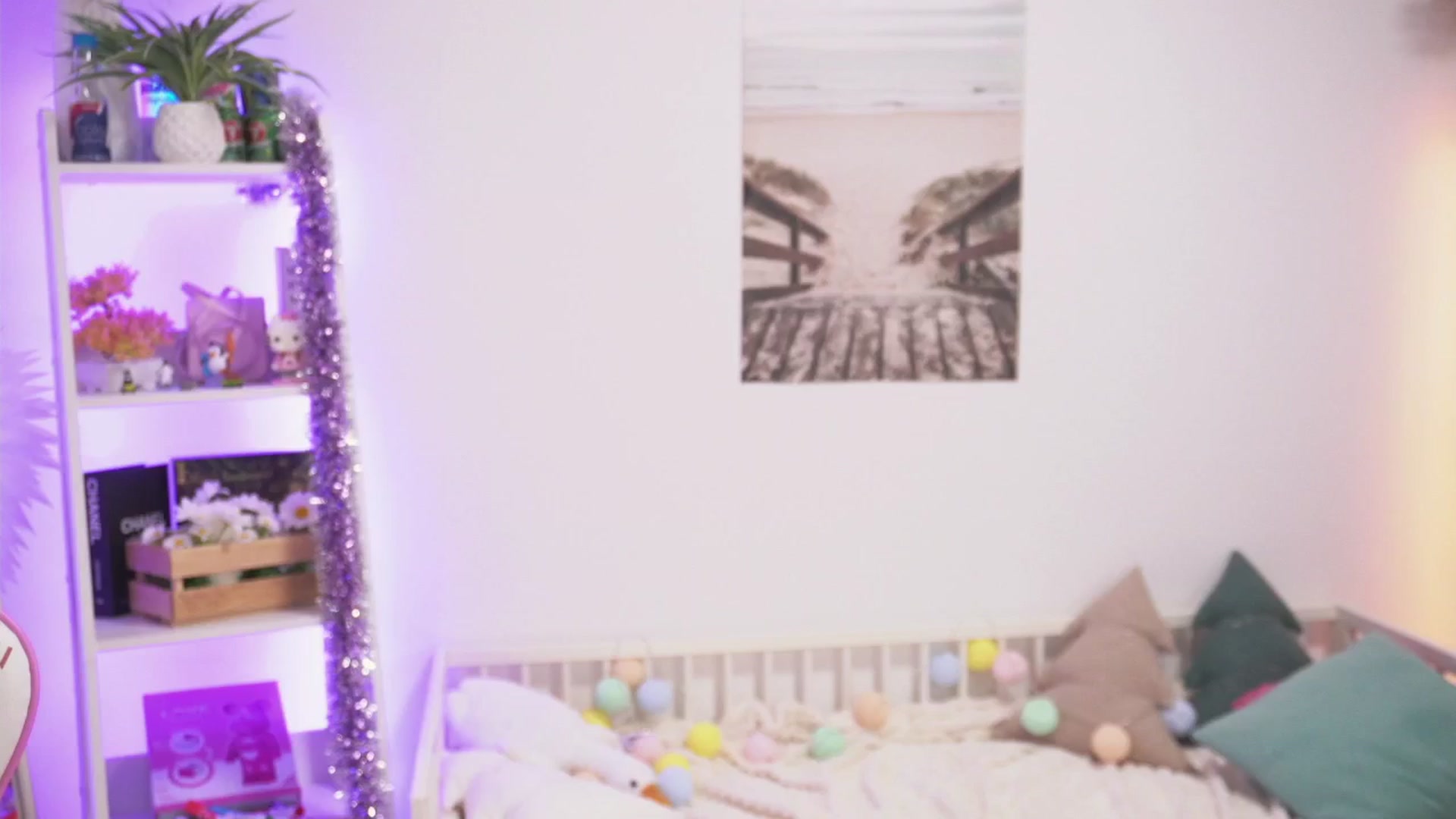 Gallery image thumbnail from Alice_Chery's myfreecams stream on, 12/30/2024, 10:28 image 20 of 20