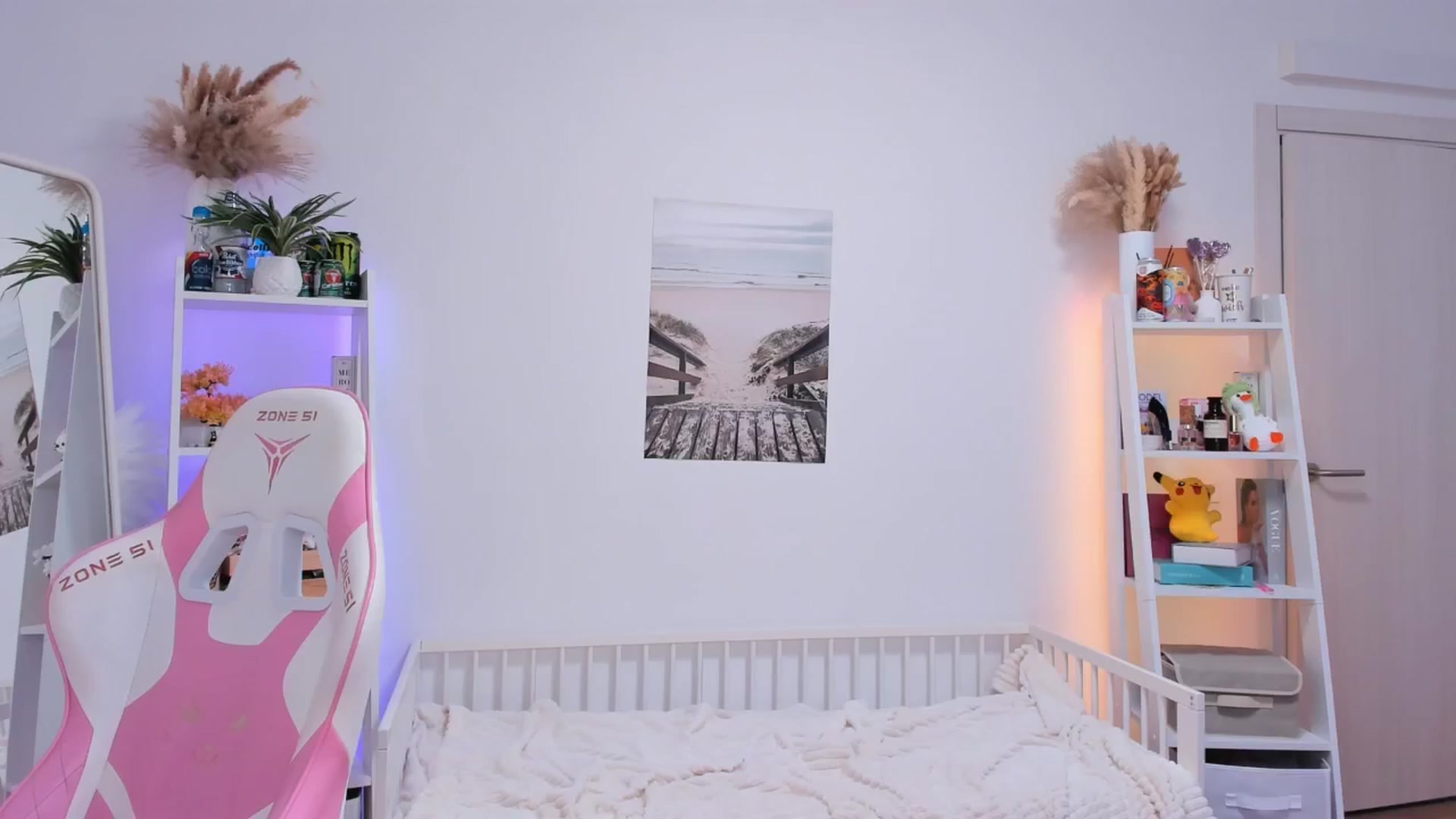 Gallery image thumbnail from Alice_Chery's myfreecams stream on, 02/10/2025, 10:02 image 3 of 20