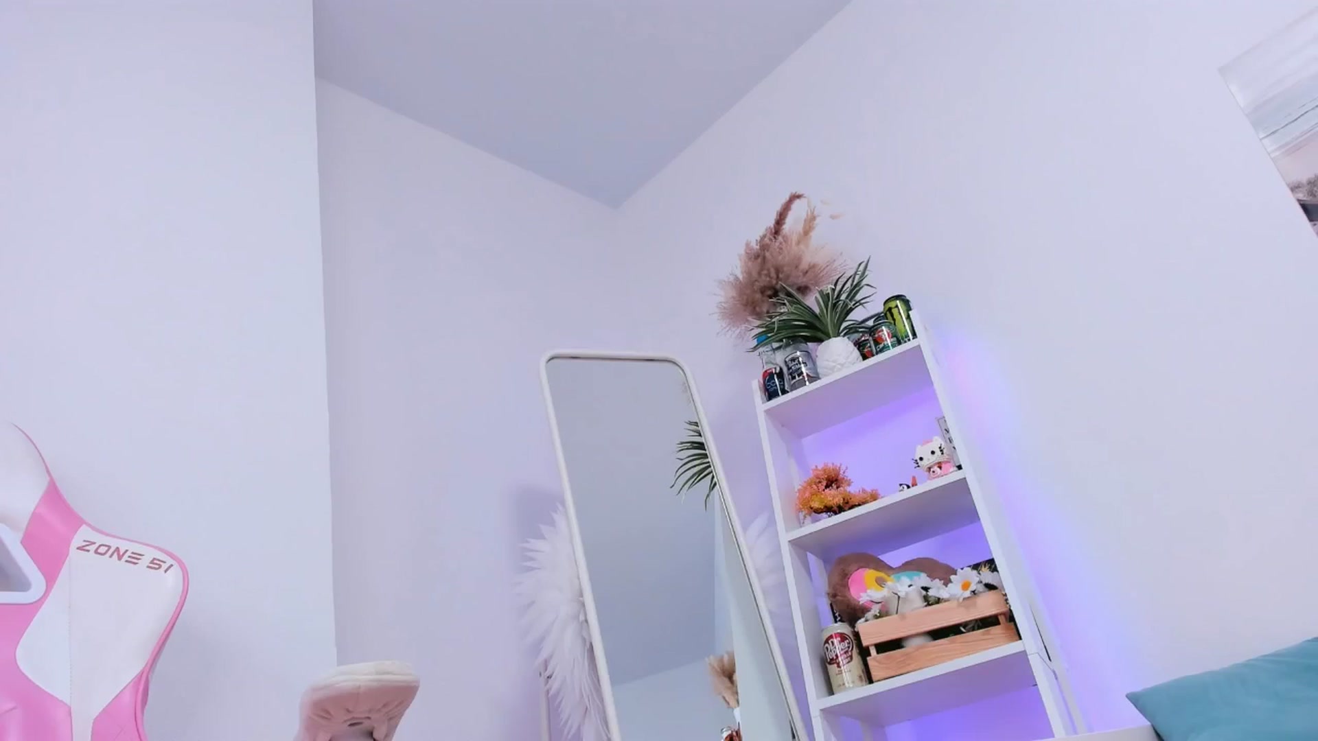 Gallery image thumbnail from Alice_Chery's myfreecams stream on, 03/03/2025, 09:46 image 8 of 20