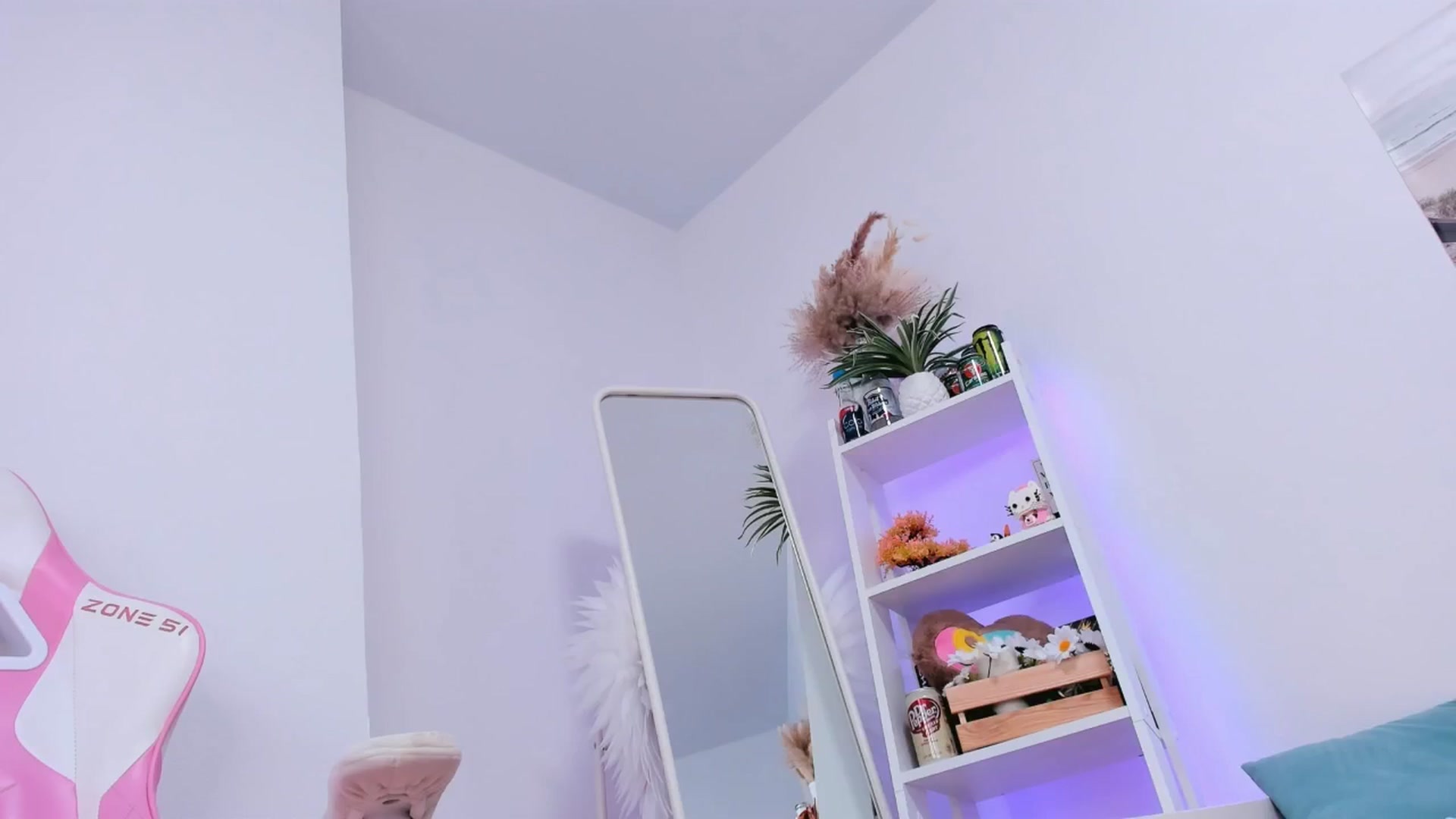 Gallery image thumbnail from Alice_Chery's myfreecams stream on, 03/03/2025, 09:46 image 9 of 20