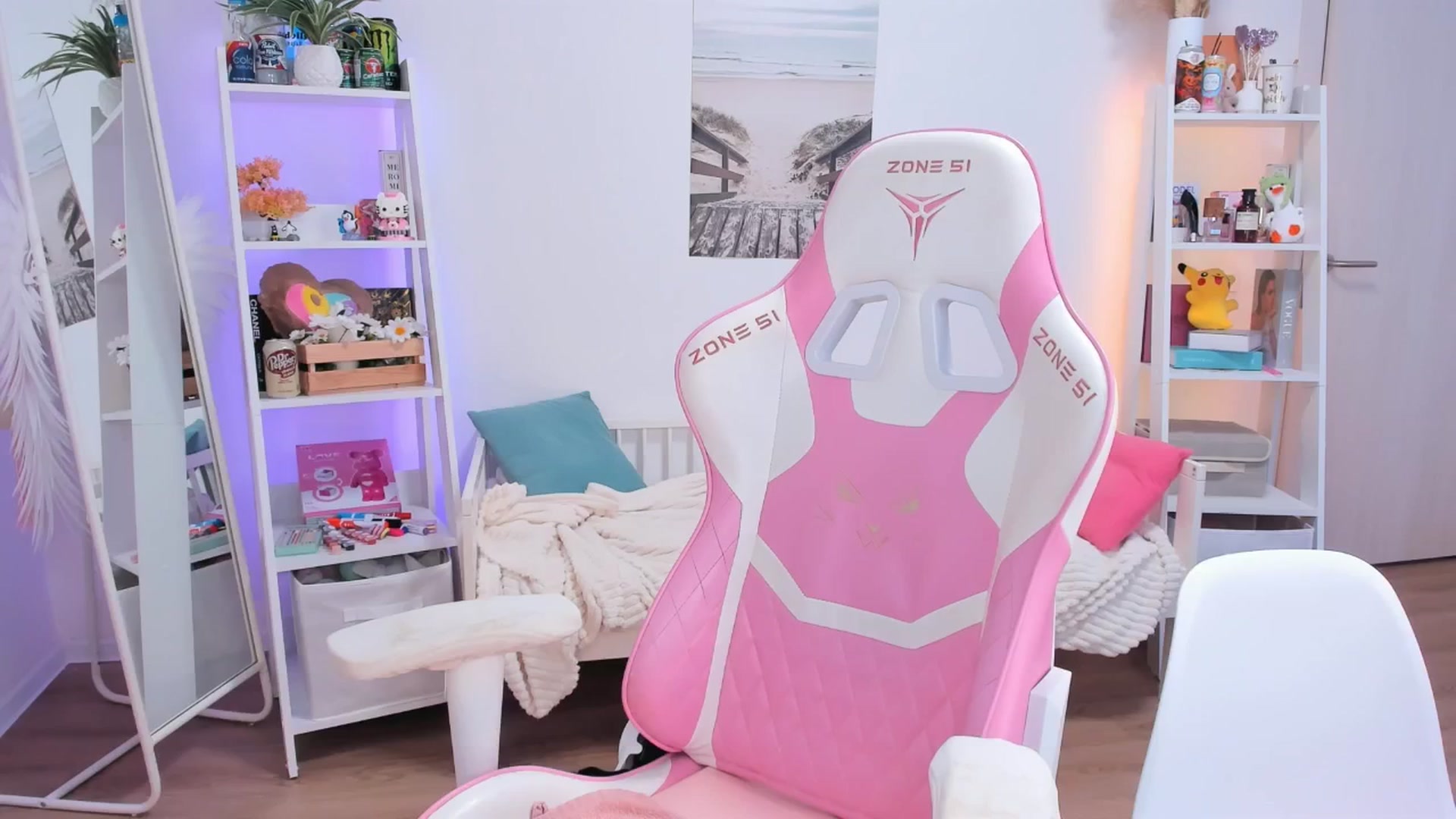Gallery image thumbnail from Alice_Chery's myfreecams stream on, 03/03/2025, 09:46 image 12 of 20