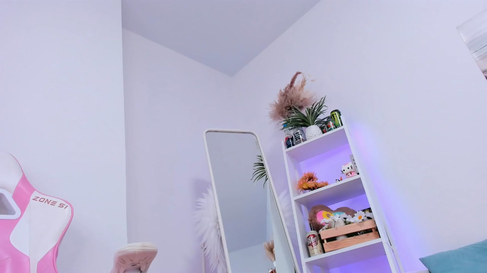 Gallery image thumbnail from Alice_Chery's myfreecams stream on, 03/03/2025, 09:46 image 7 of 20