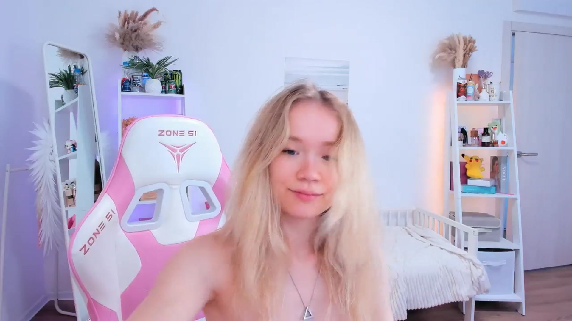 Gallery image thumbnail from Alice_Chery's myfreecams stream on, 03/09/2025, 09:34 image 13 of 20