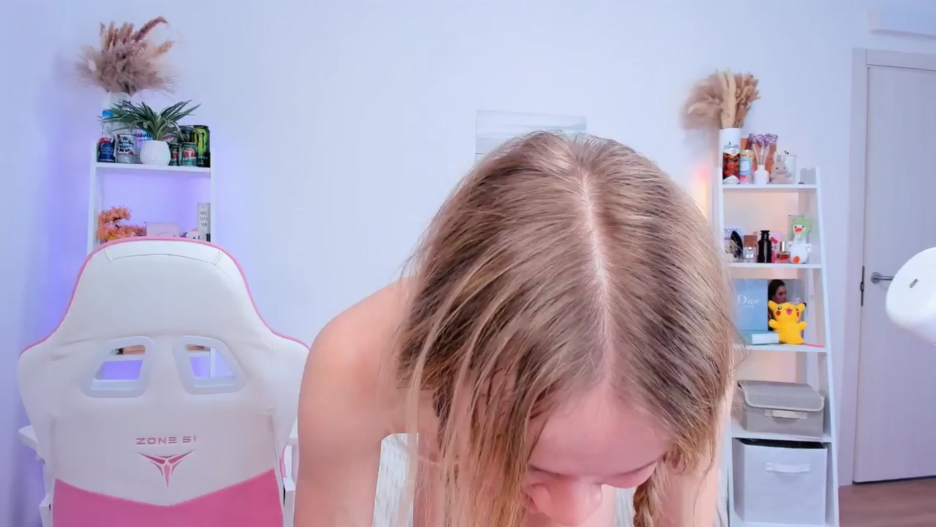Gallery image thumbnail from Alice_Chery's myfreecams stream on, 03/16/2025, 10:09 image 20 of 20