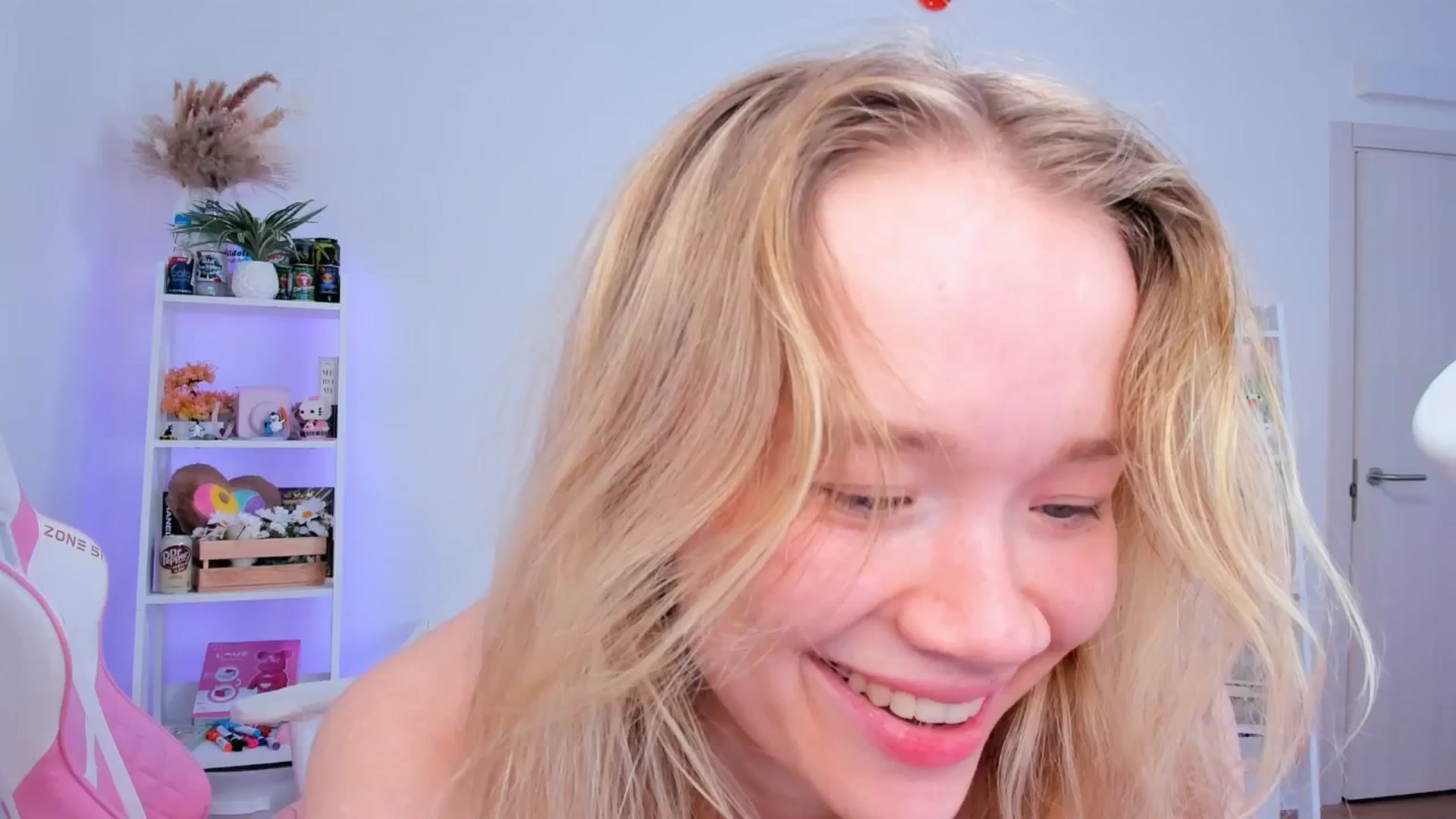 Gallery image thumbnail from Alice_Chery's myfreecams stream on, 03/18/2025, 08:52 image 15 of 20