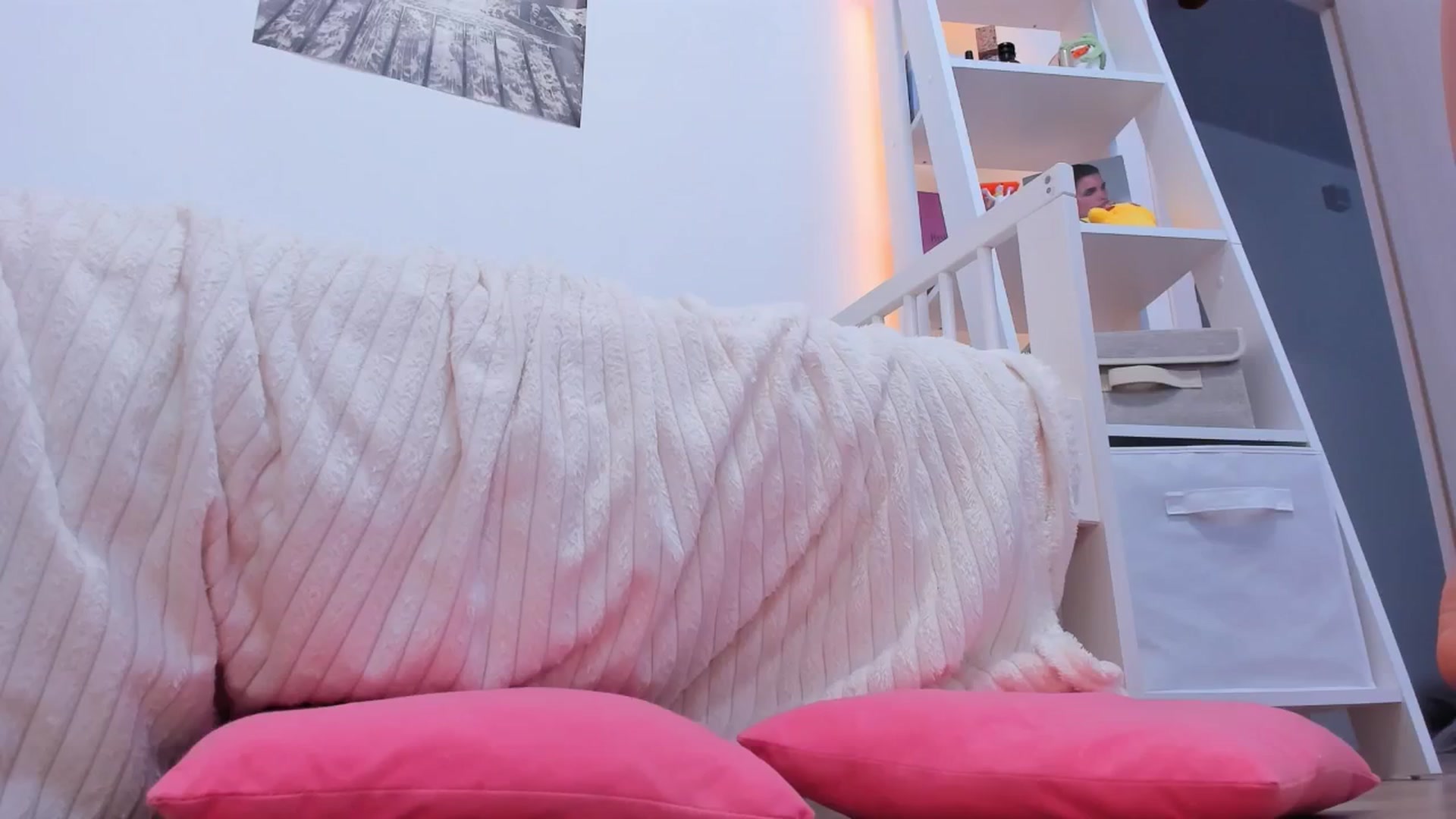 Gallery image thumbnail from Alice_Chery's myfreecams stream on, 04/08/2025, 10:25 image 4 of 20