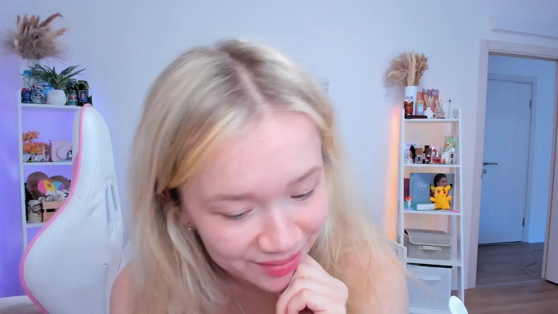 Gallery image thumbnail from Alice_Chery's myfreecams stream on, 05/01/2025, 10:57 image 3 of 20