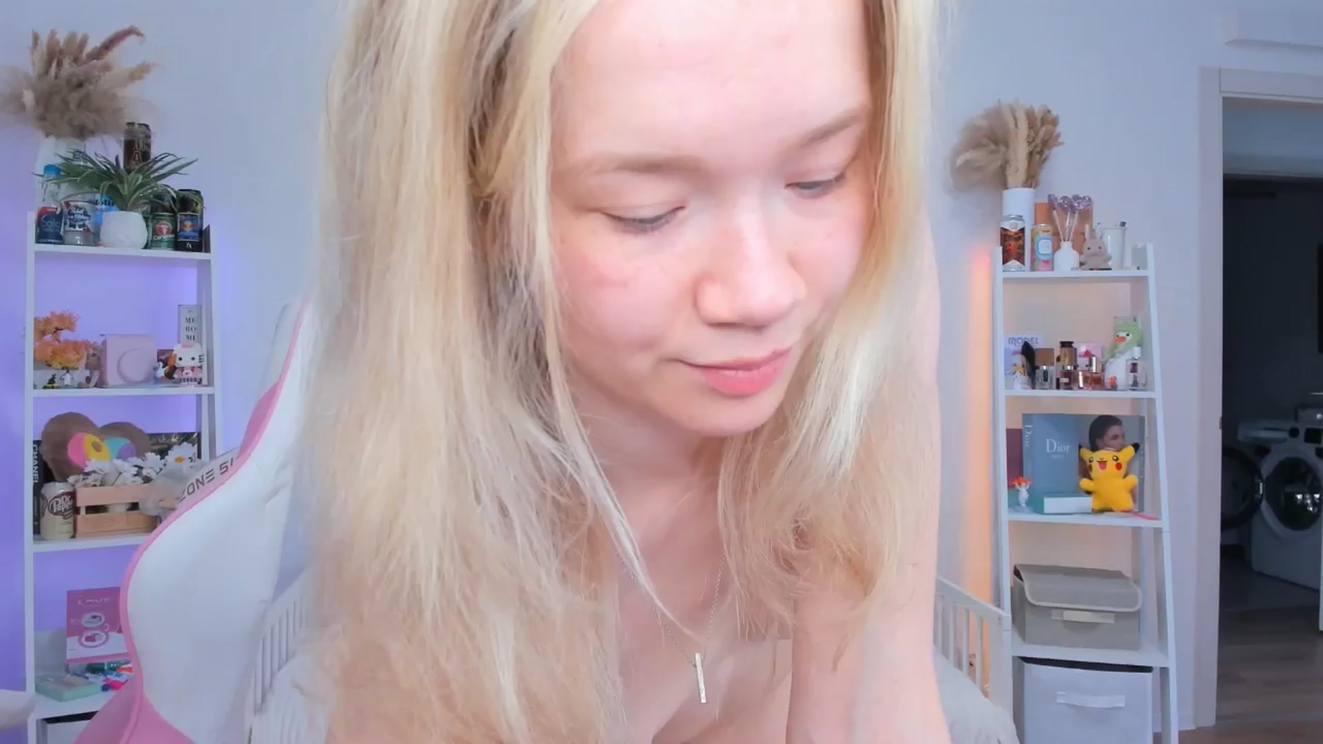 Gallery image thumbnail from Alice_Chery's myfreecams stream on, 05/05/2025, 09:22 image 20 of 20