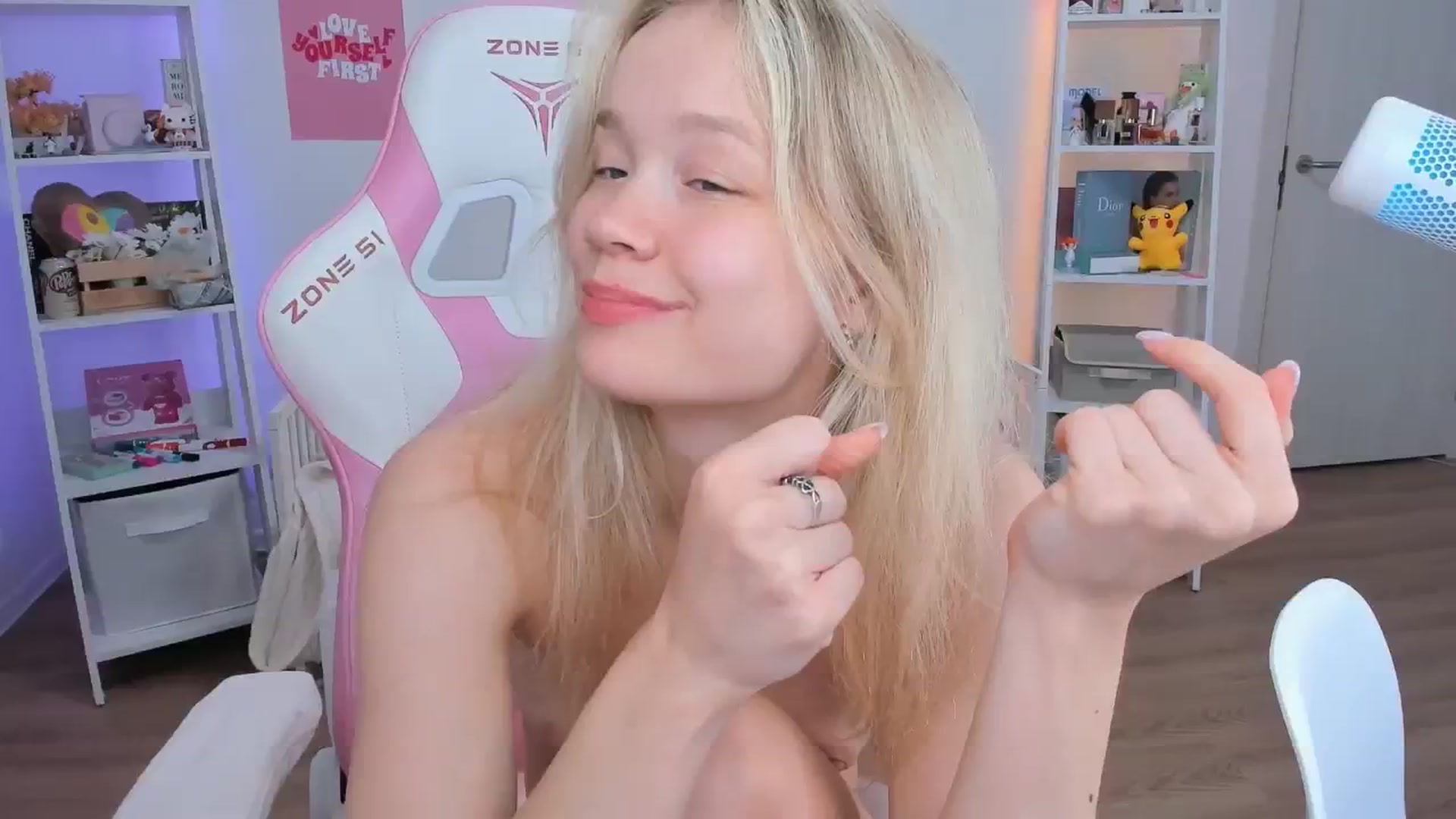Gallery image thumbnail from Alice_Chery's myfreecams stream on, 05/08/2025, 11:05 image 6 of 20