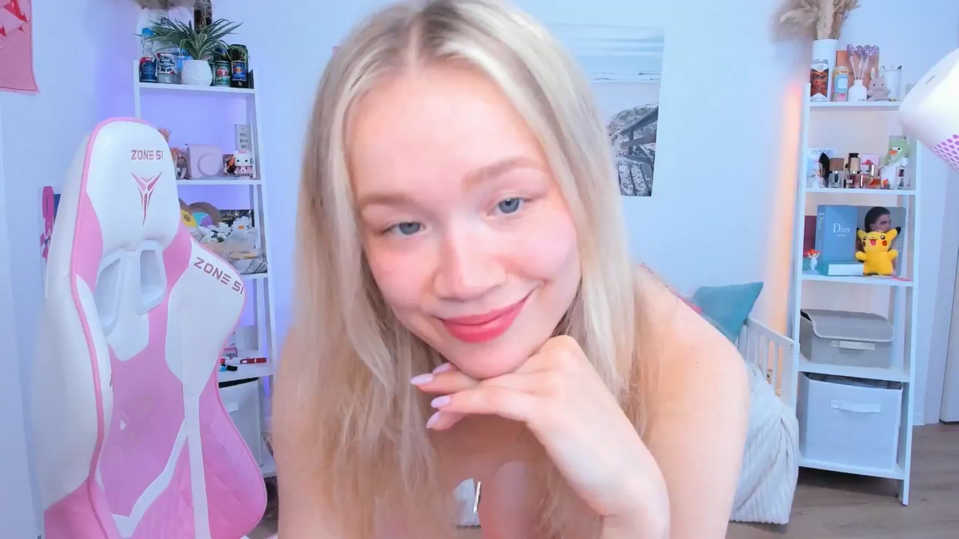 Gallery image thumbnail from Alice_Chery's myfreecams stream on, 05/12/2025, 07:52 image 18 of 20