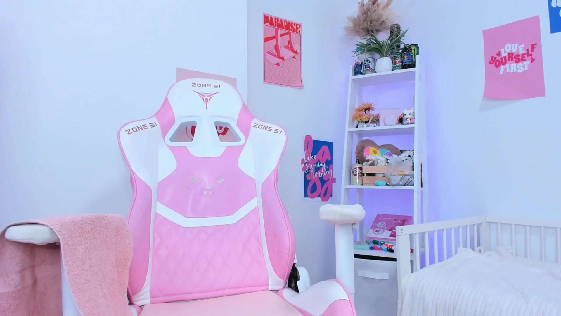 Gallery image thumbnail from Alice_Chery's myfreecams stream on, 05/13/2025, 10:44 image 10 of 20