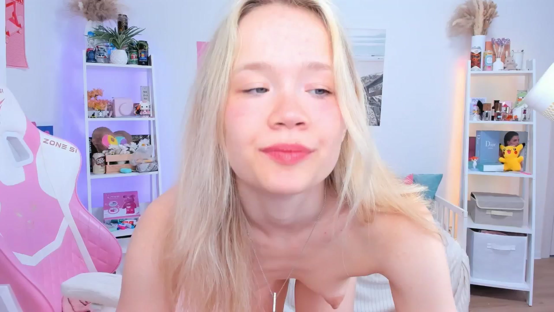 Gallery image thumbnail from Alice_Chery's myfreecams stream on, 05/14/2025, 10:11 image 14 of 20
