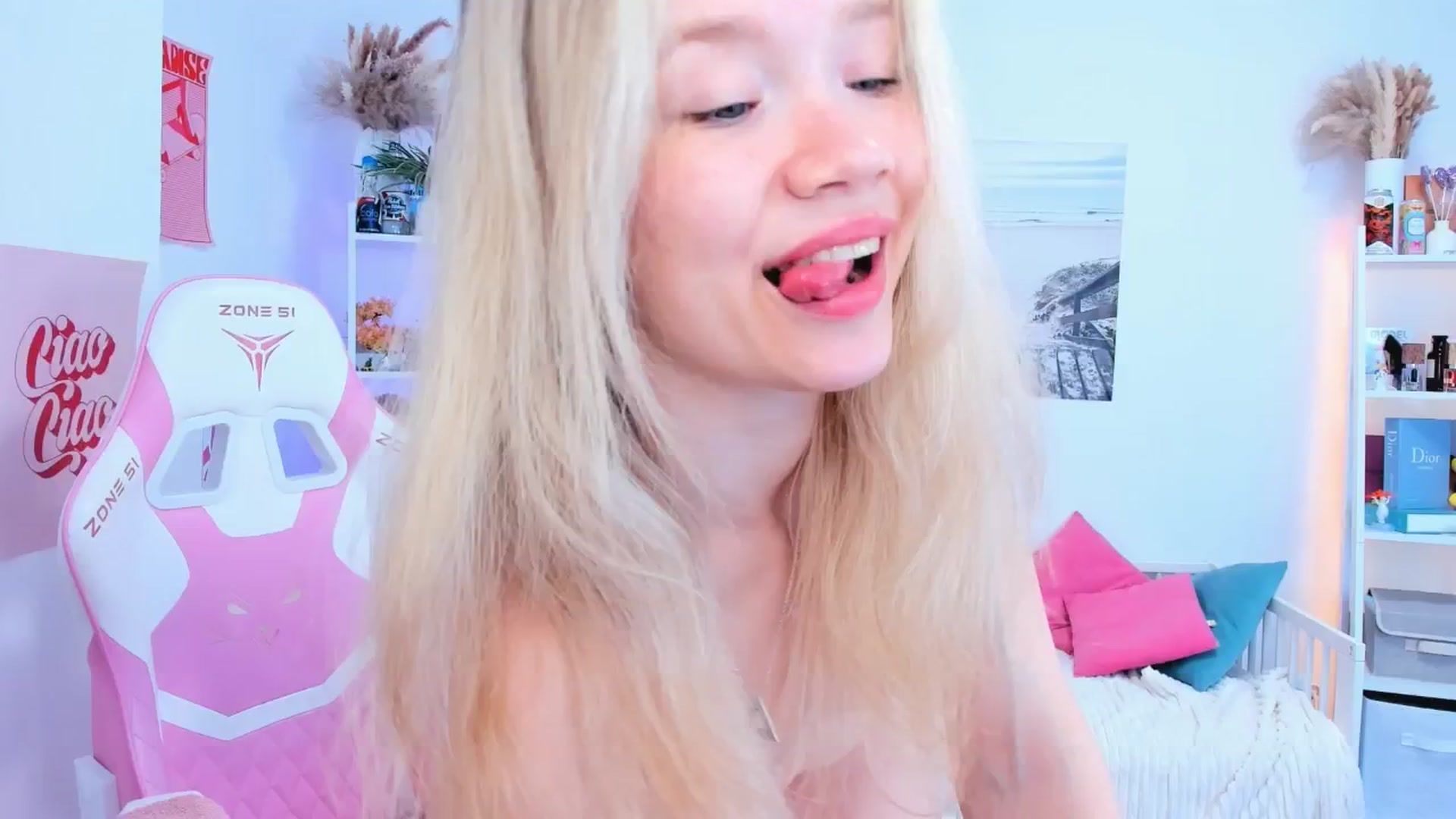 Gallery image thumbnail from Alice_Chery's myfreecams stream on, 05/19/2025, 09:32 image 8 of 20