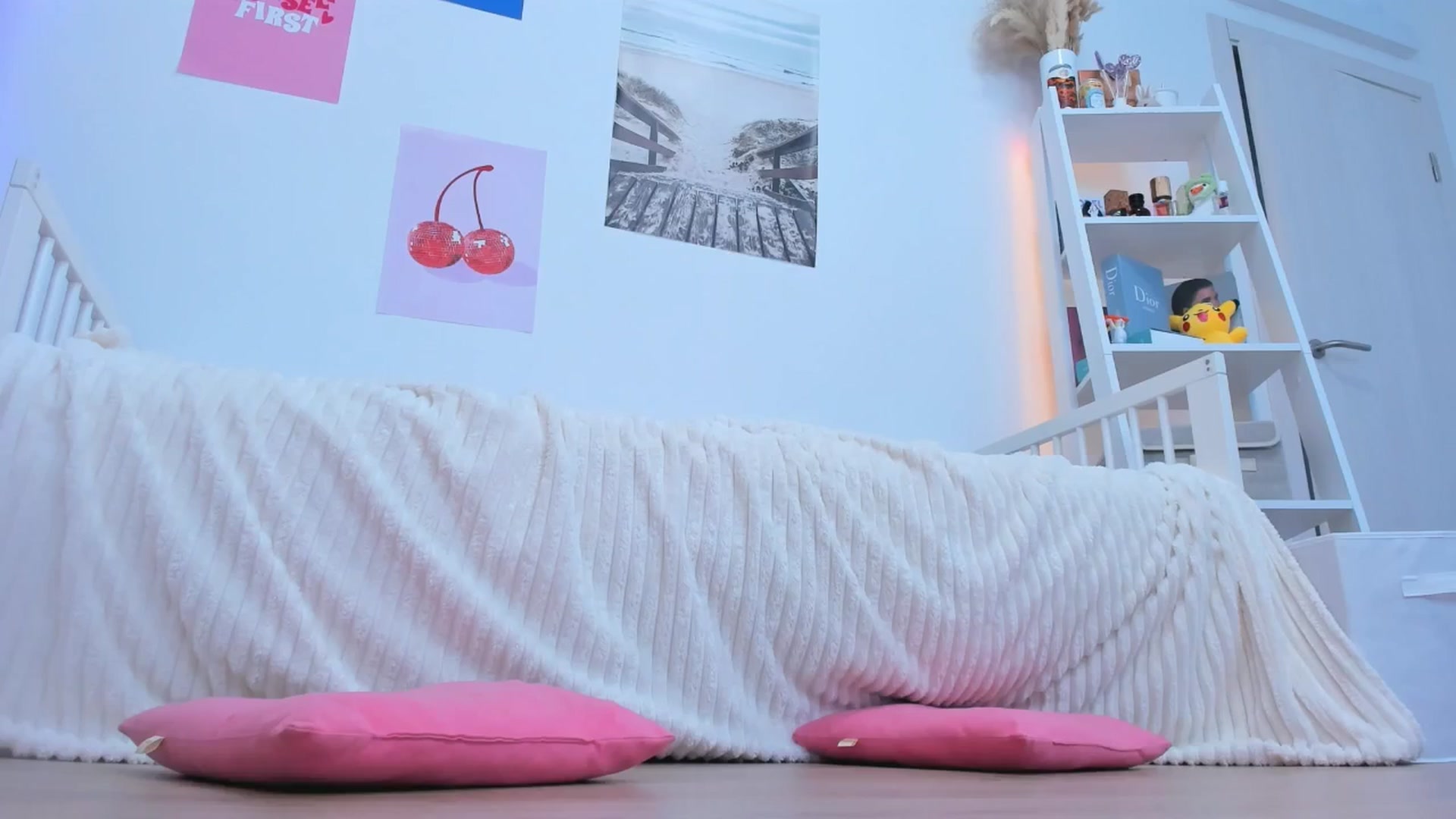 Gallery image thumbnail from Alice_Chery's myfreecams stream on, 05/21/2025, 09:29 image 17 of 20