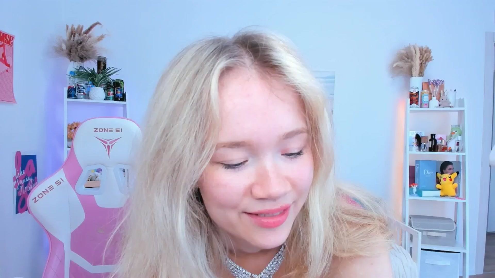 Gallery image thumbnail from Alice_Chery's myfreecams stream on, 05/28/2025, 11:25 image 2 of 20