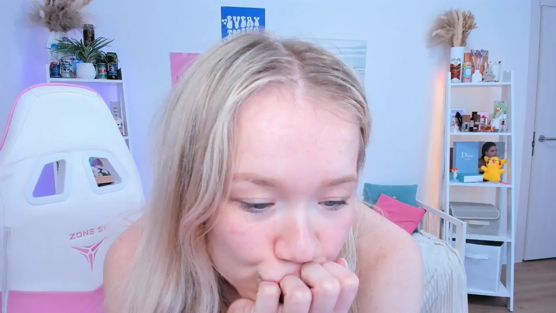 Gallery image thumbnail from Alice_Chery's myfreecams stream on, 06/01/2025, 10:07 image 14 of 20