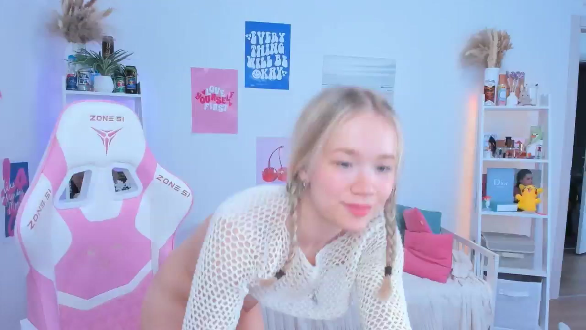 Gallery image thumbnail from Alice_Chery's myfreecams stream on, 06/04/2025, 09:04 image 13 of 20