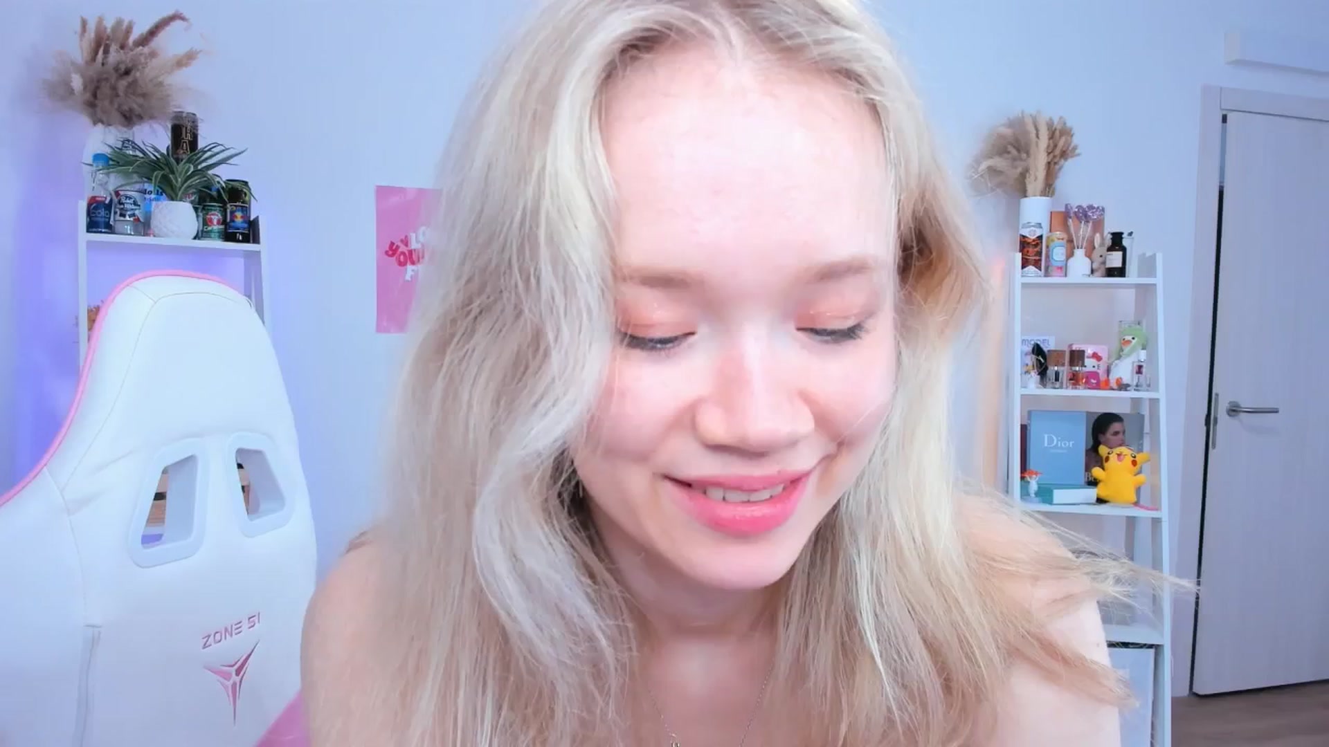 Gallery image thumbnail from Alice_Chery's myfreecams stream on, 06/05/2025, 10:43 image 18 of 20